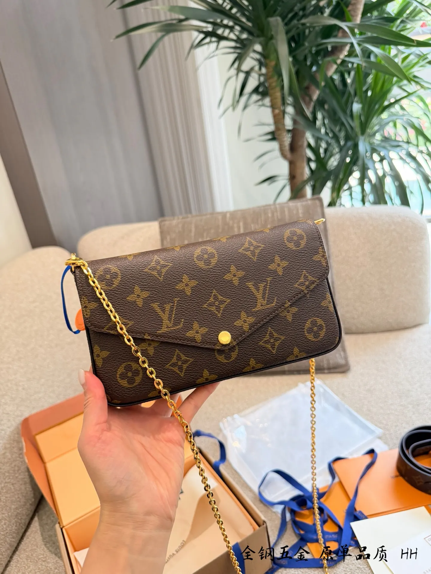 Félicie Pochette Monogram Canvas 3-in-1 Chain Bag D31018325 — view 4