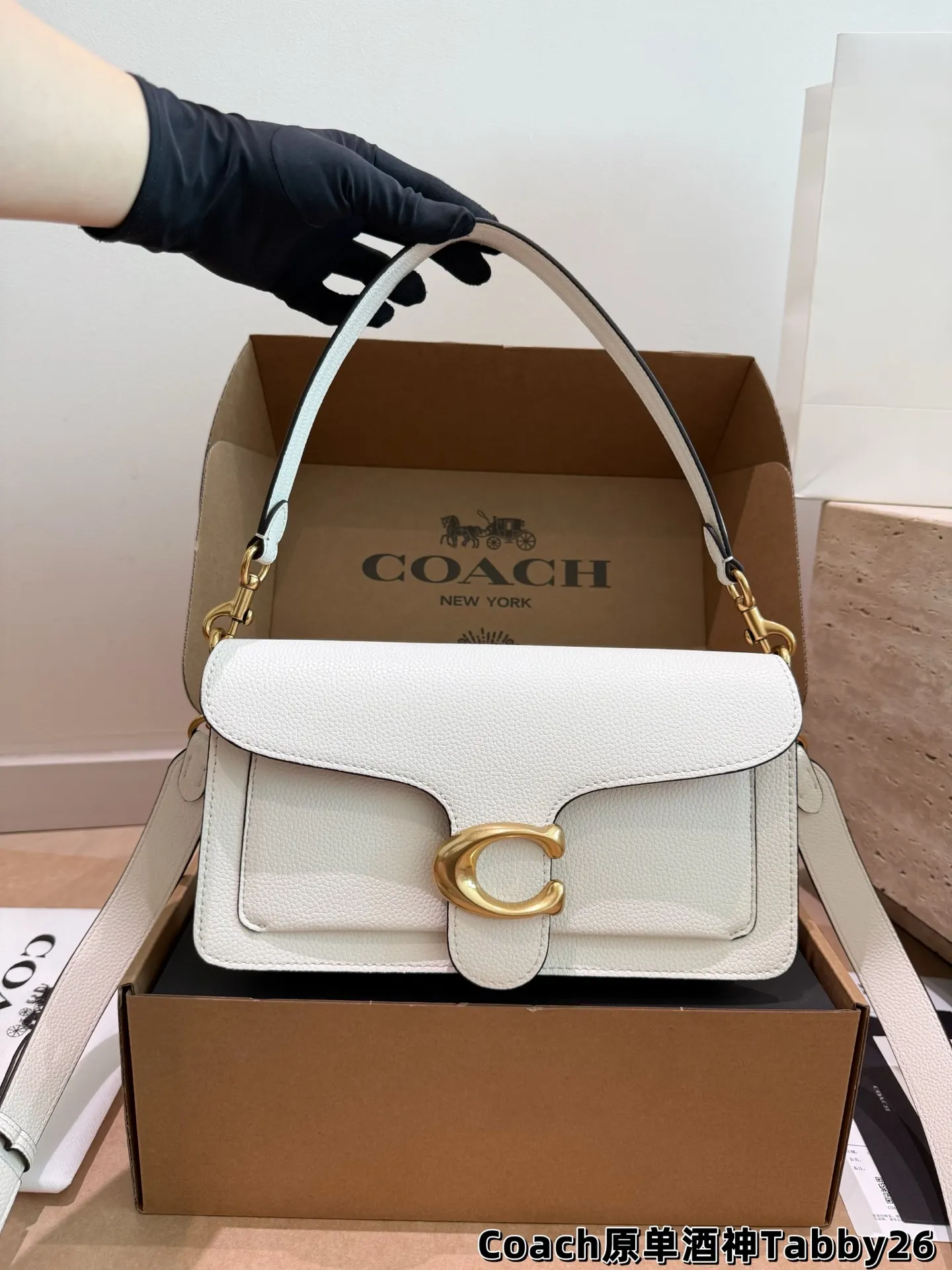 Tabby Shoulder Bag in Grained Leather D32018348