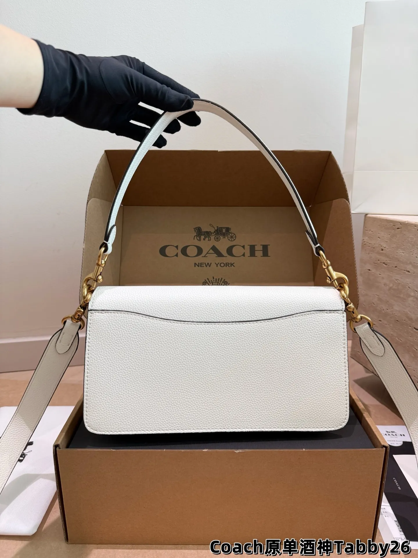 Tabby Shoulder Bag in Grained Leather D32018348 — view 4