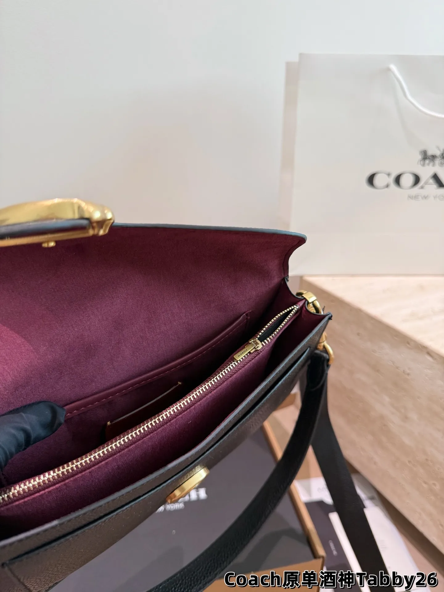 Tabby Shoulder Bag in Grained Leather D32018348 — view 27