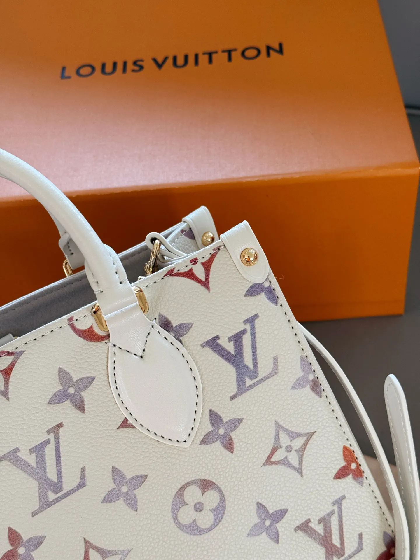 LV OnTheGo Monogram Empreinte Tote Bag D32018228 — view 3