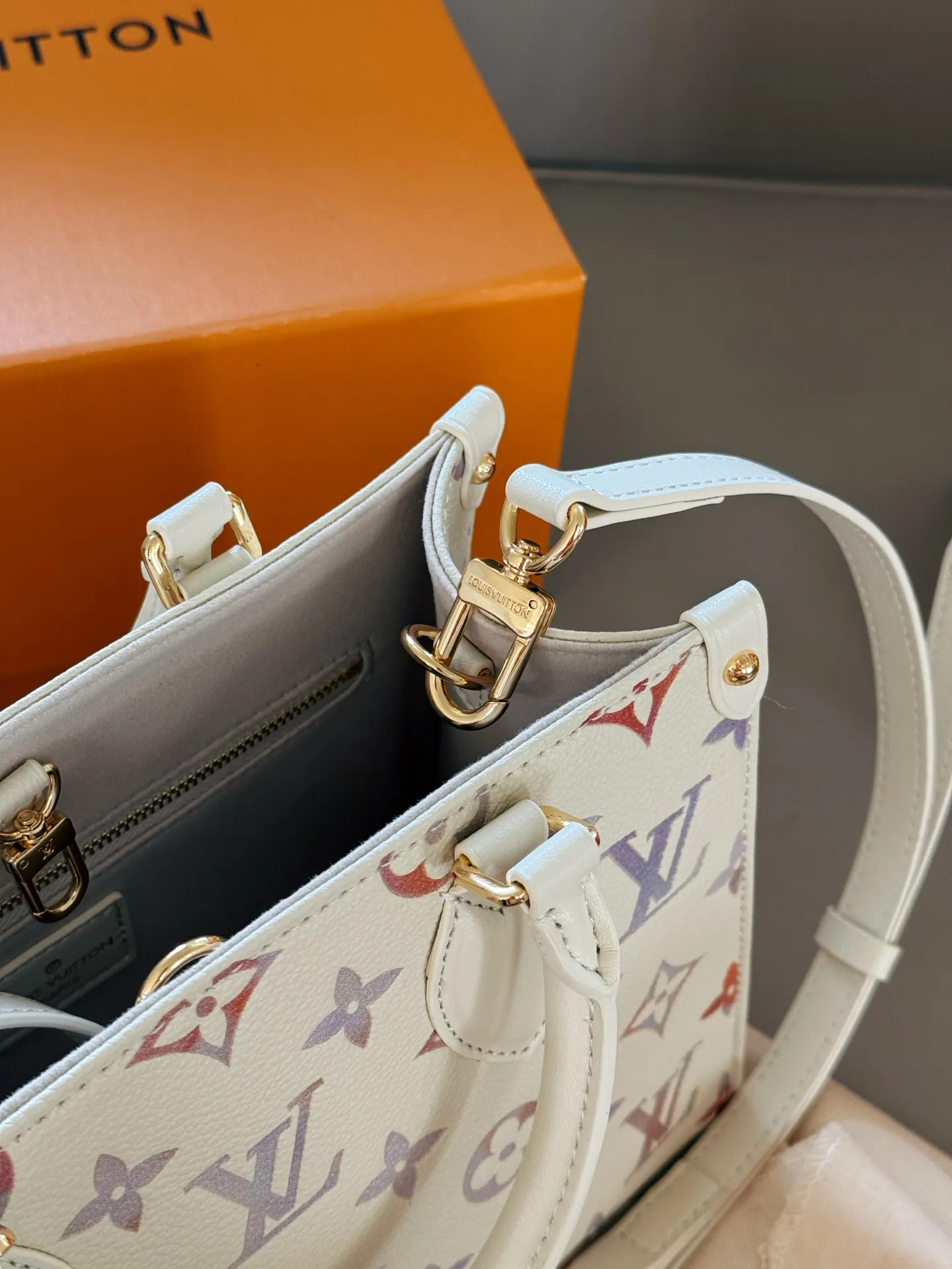 LV OnTheGo Monogram Empreinte Tote Bag D32018228 — view 4