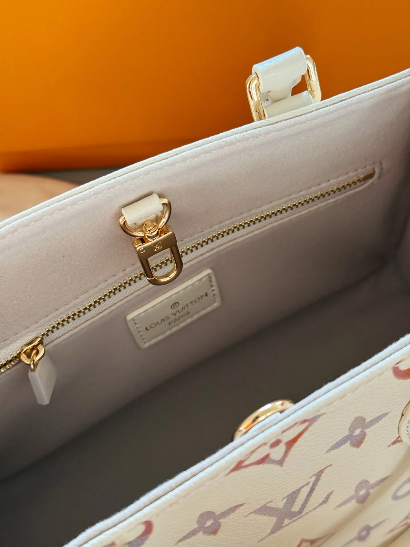 LV OnTheGo Monogram Empreinte Tote Bag D32018228 — view 5