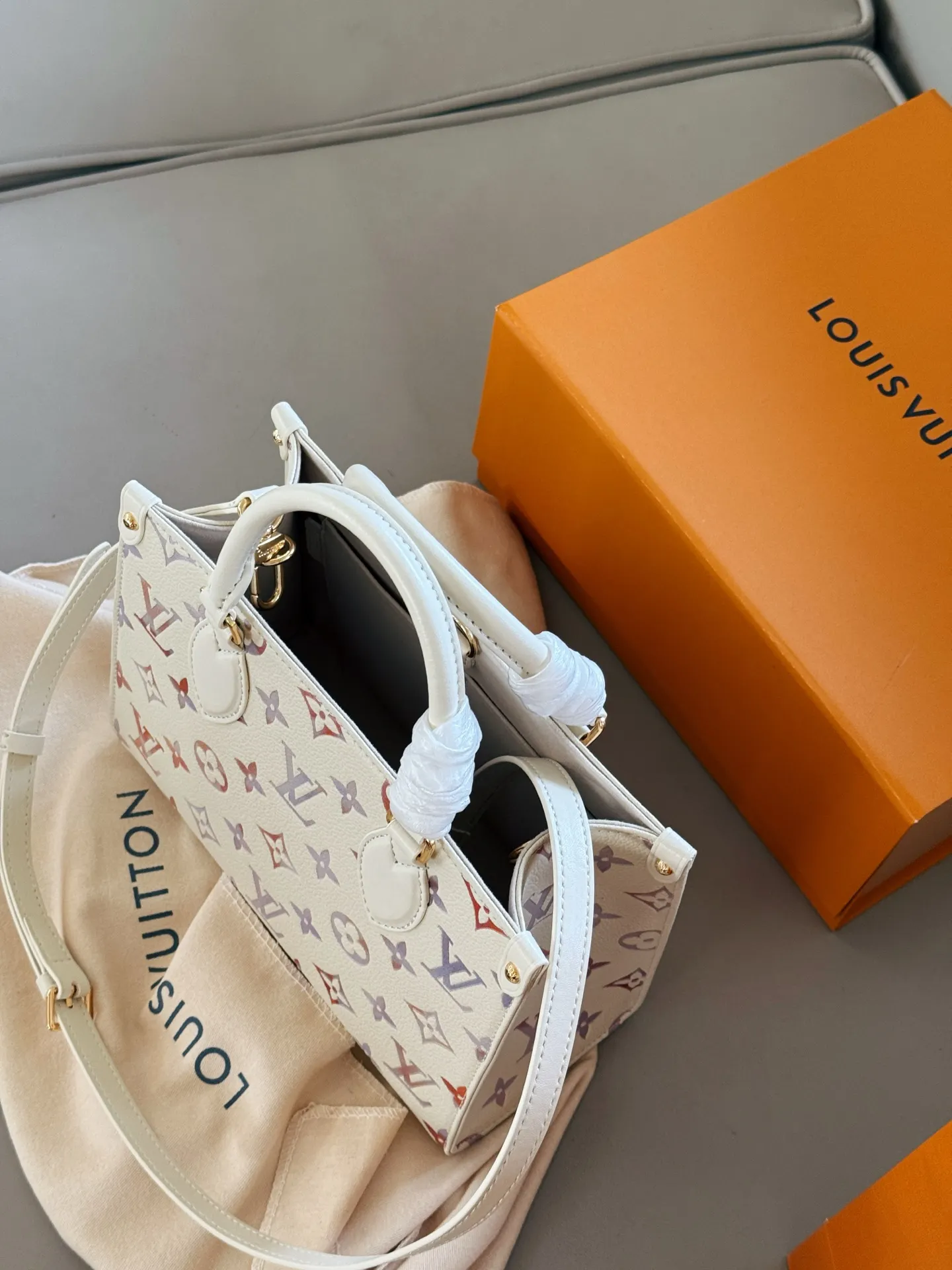 LV OnTheGo Monogram Empreinte Tote Bag D32018228 — view 9