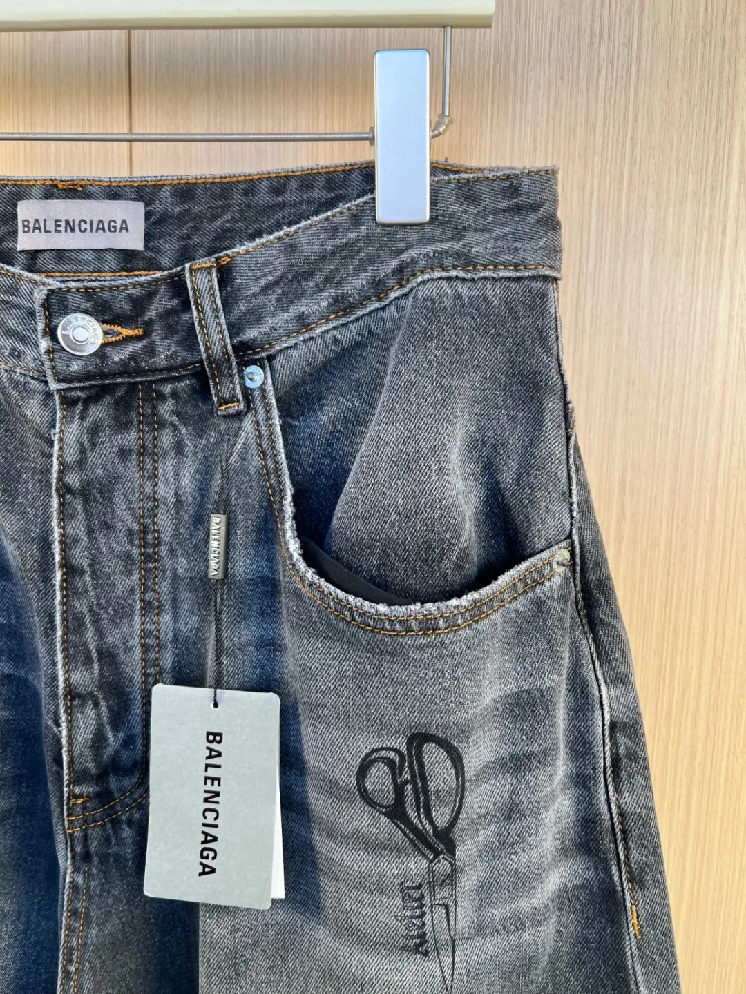 Tattoo Print Wide-Leg Jeans D32520537 — view 3