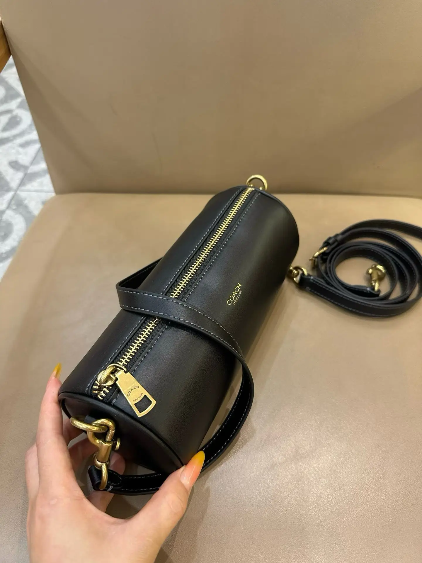 Barrel Shoulder Bag in Signature Canvas D33018347 — view 2