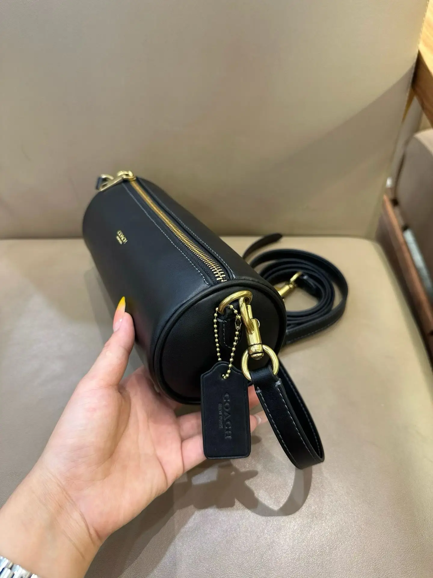 Barrel Shoulder Bag in Signature Canvas D33018347 — view 4