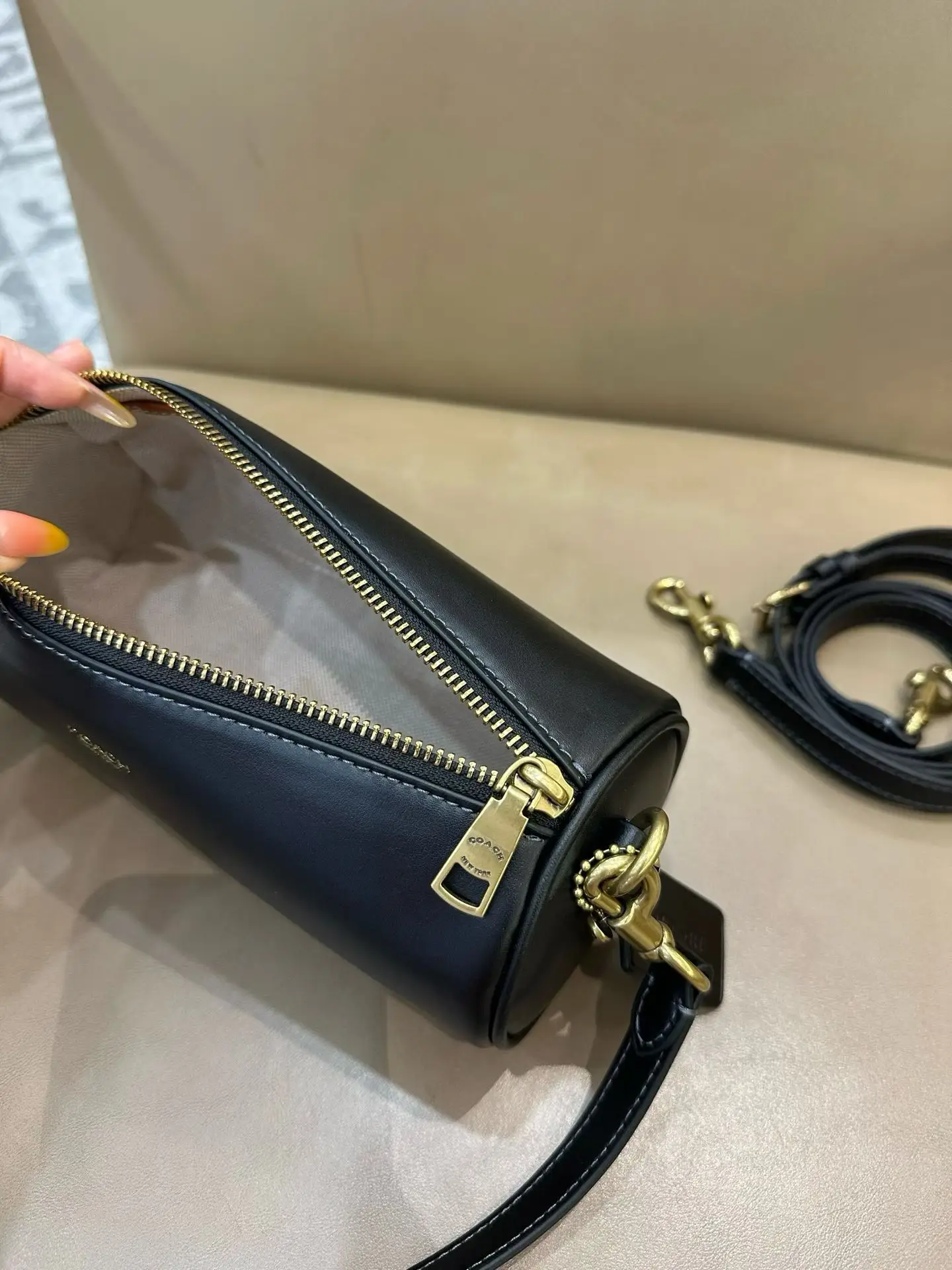 Barrel Shoulder Bag in Signature Canvas D33018347 — view 8