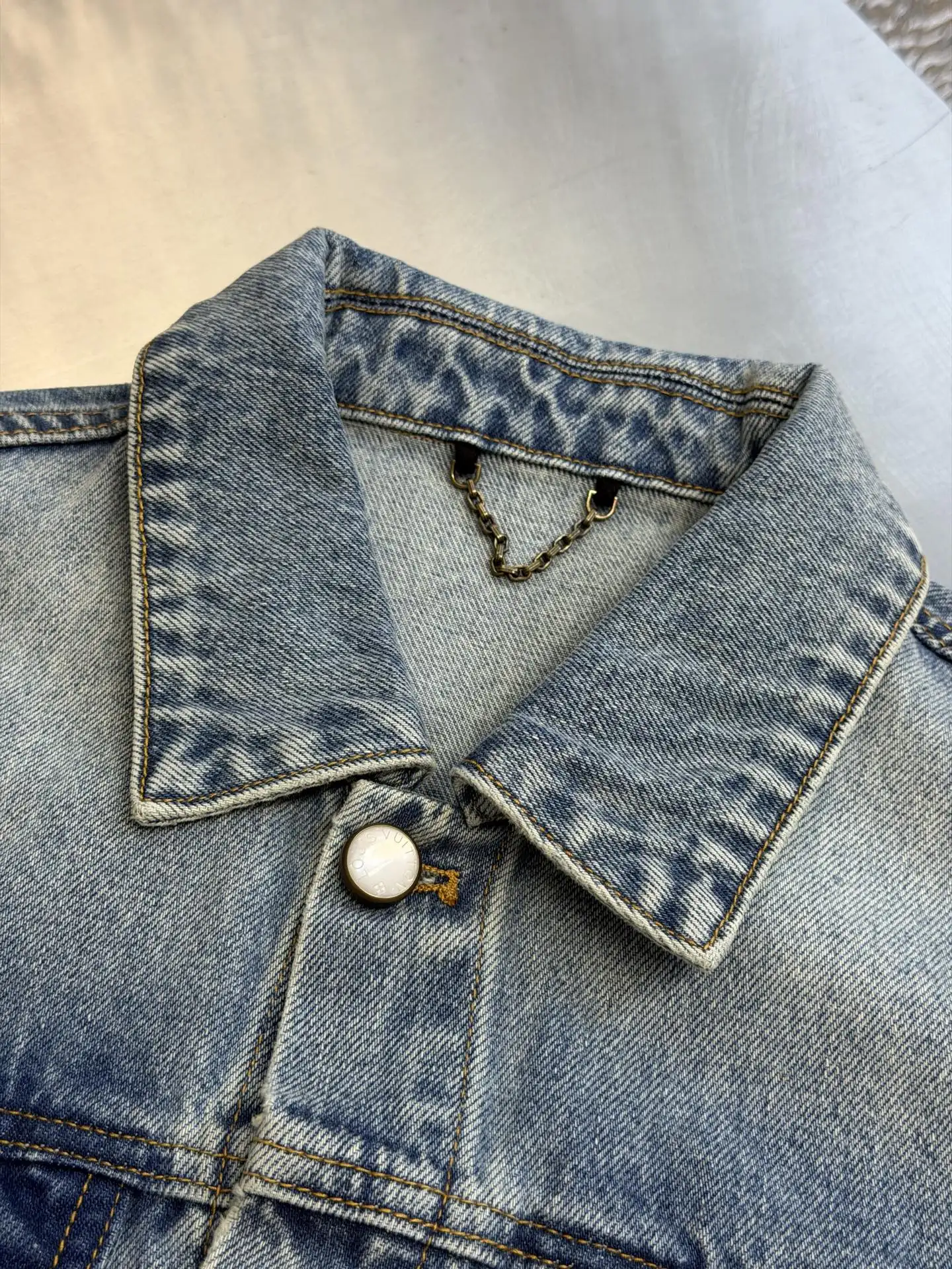 Embroidered Denim Trucker Jacket D33520469 — view 5