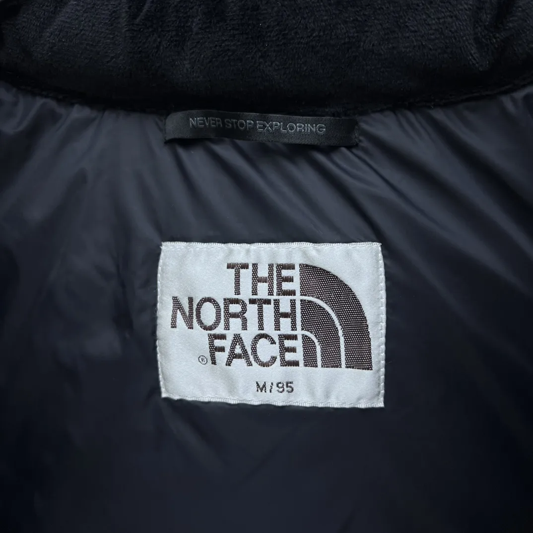 1996 Retro Nuptse Down-Filled Puffer Jacket D35020338 — view 7