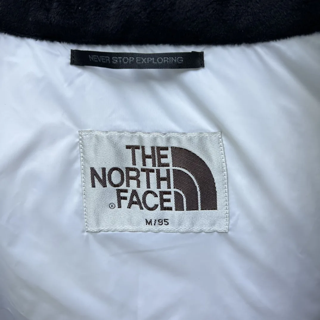 1996 Retro Nuptse Down-Filled Puffer Jacket D35020336 — view 6