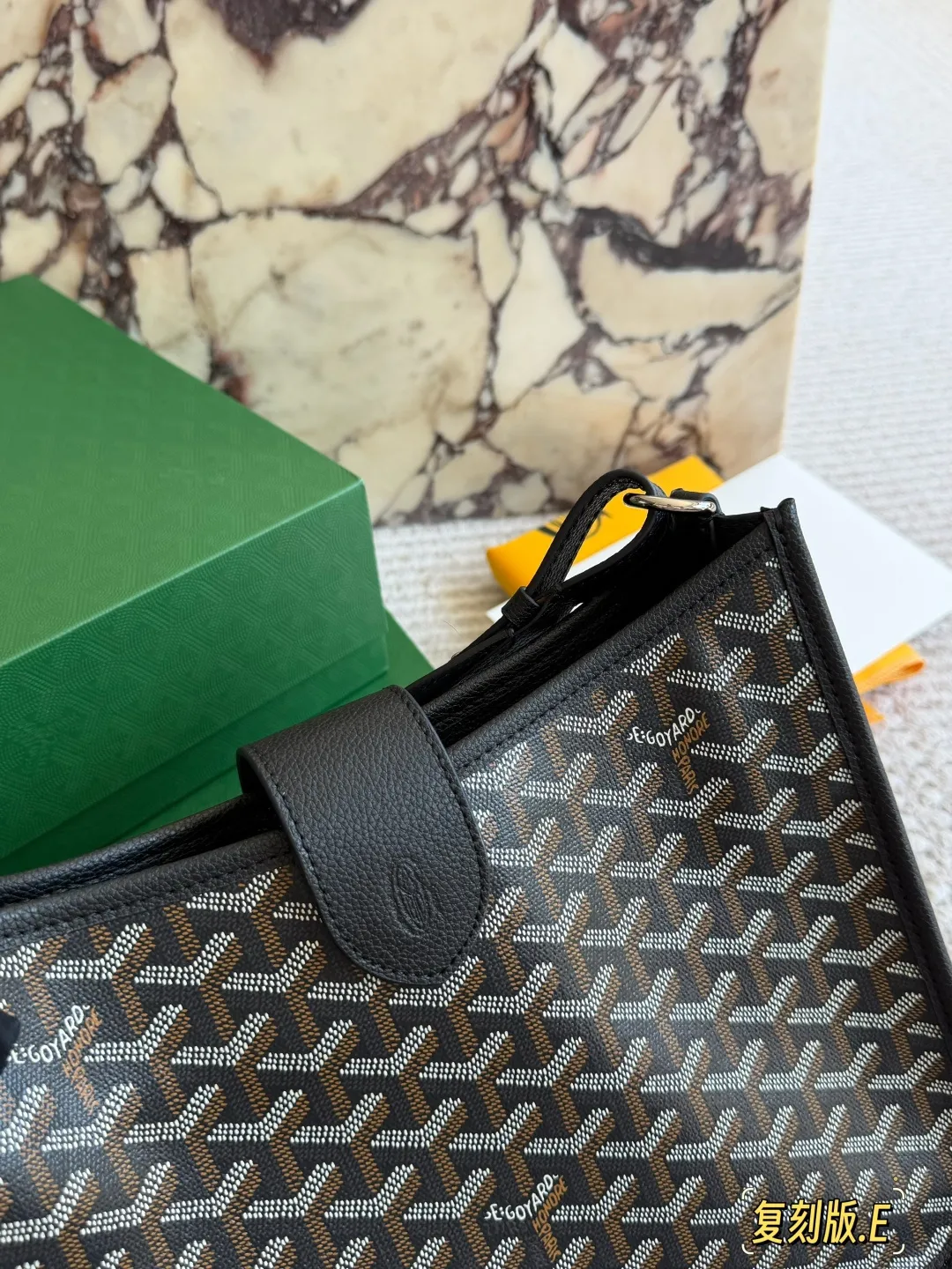 Goyard Musette Evelyne Crossbody Bag D35518096 — view 3