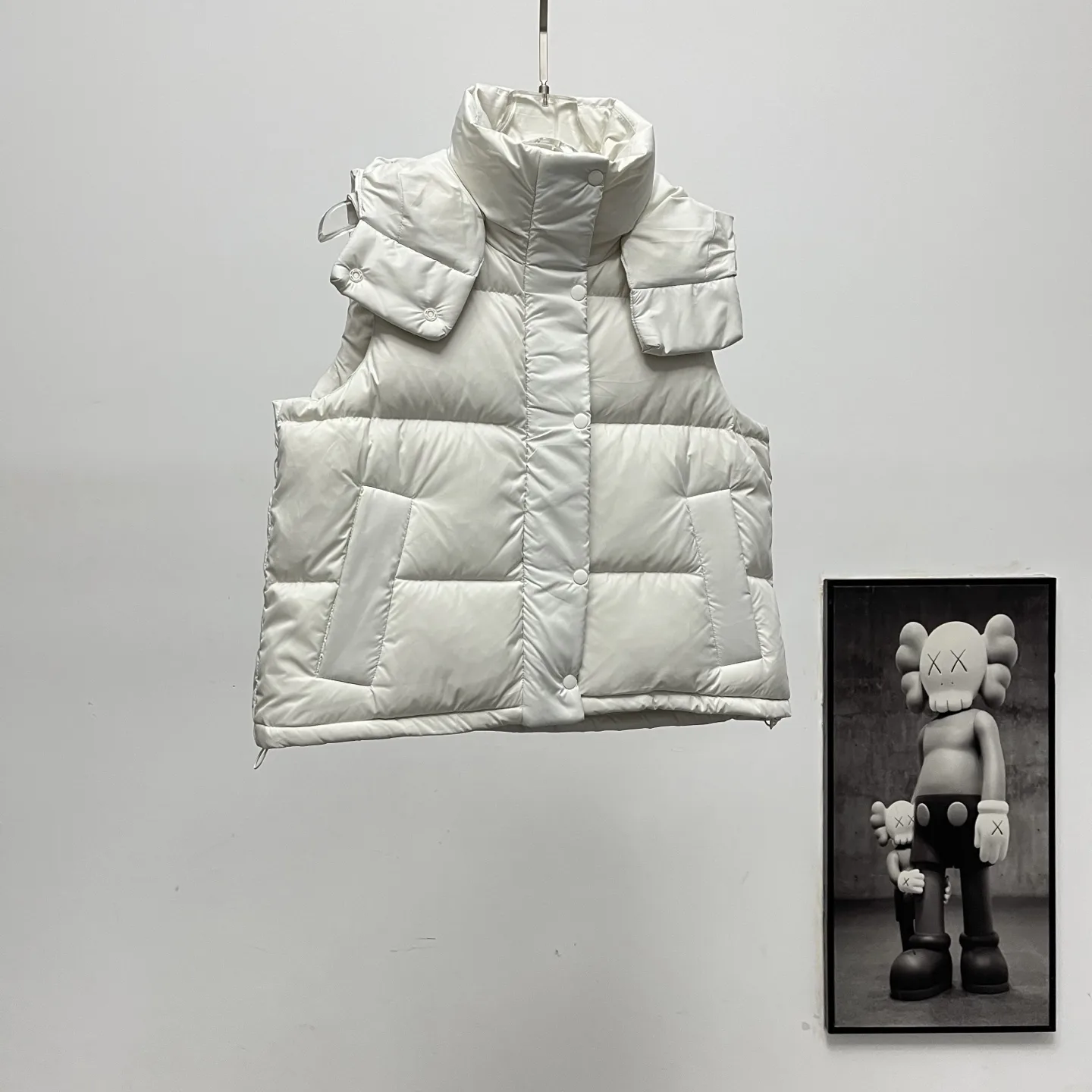 Hooded Quilted Down Puffer Vest D36020319 — view 4