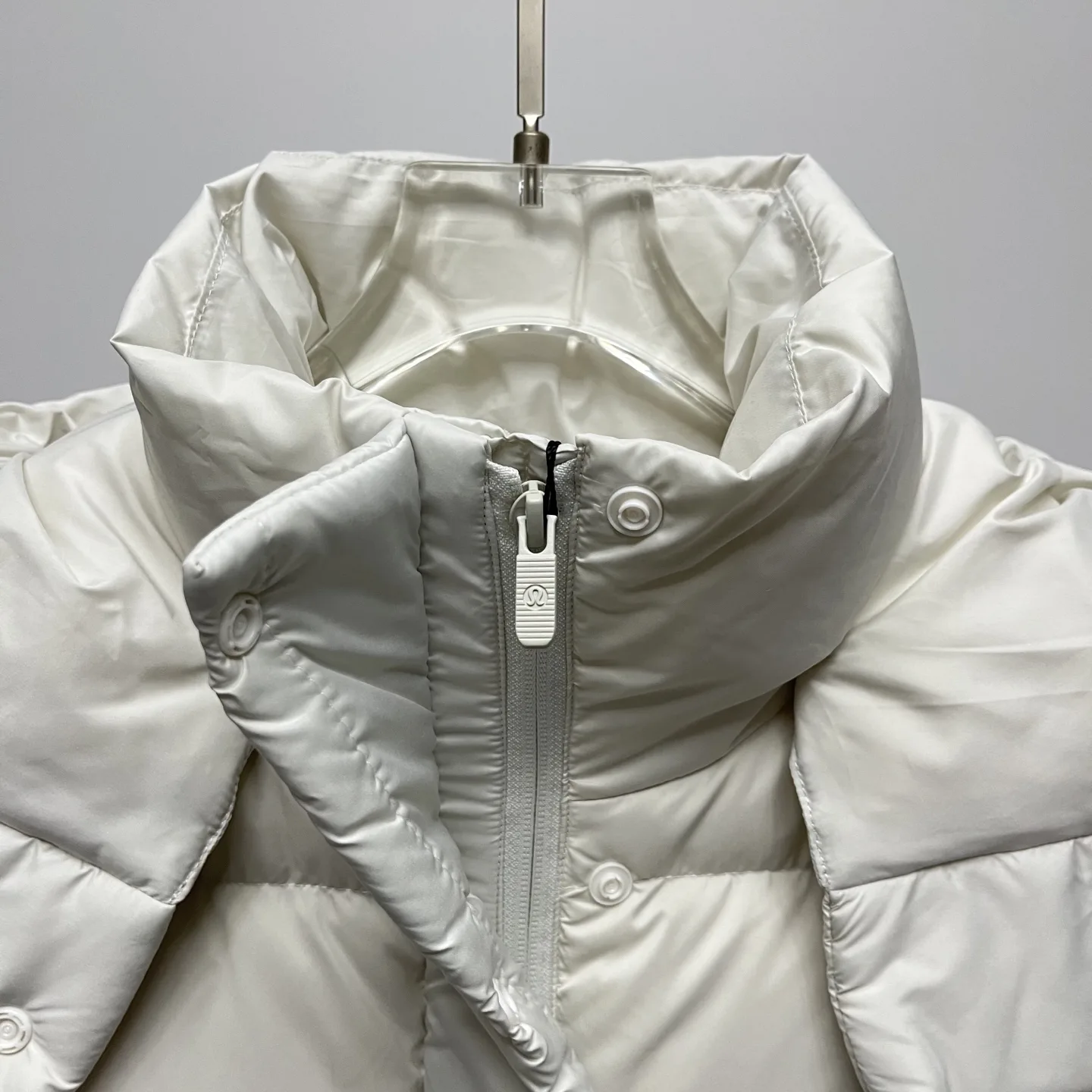 Hooded Quilted Down Puffer Vest D36020319 — view 6