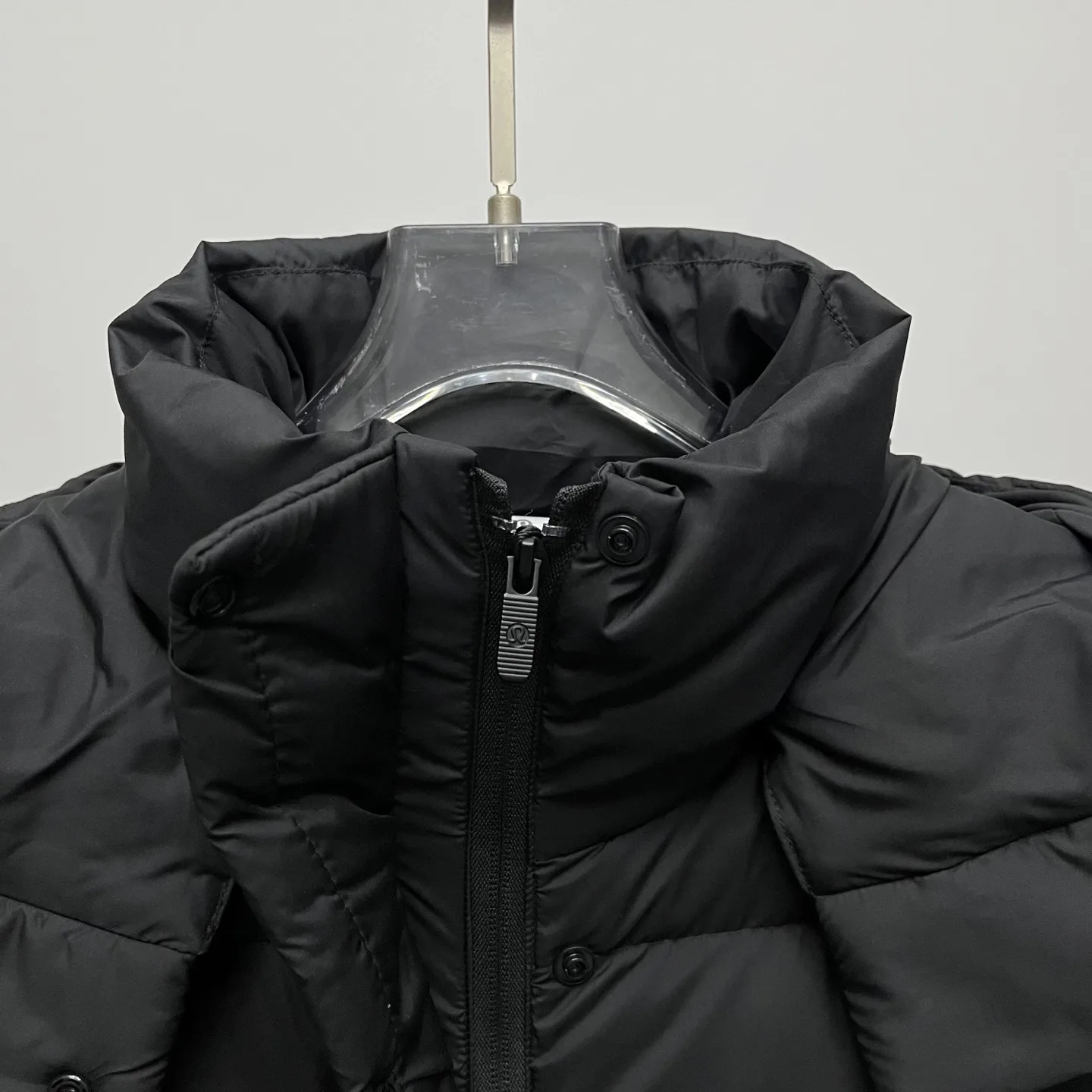 Wunder Puff Hooded Down Vest D36020318 — view 6