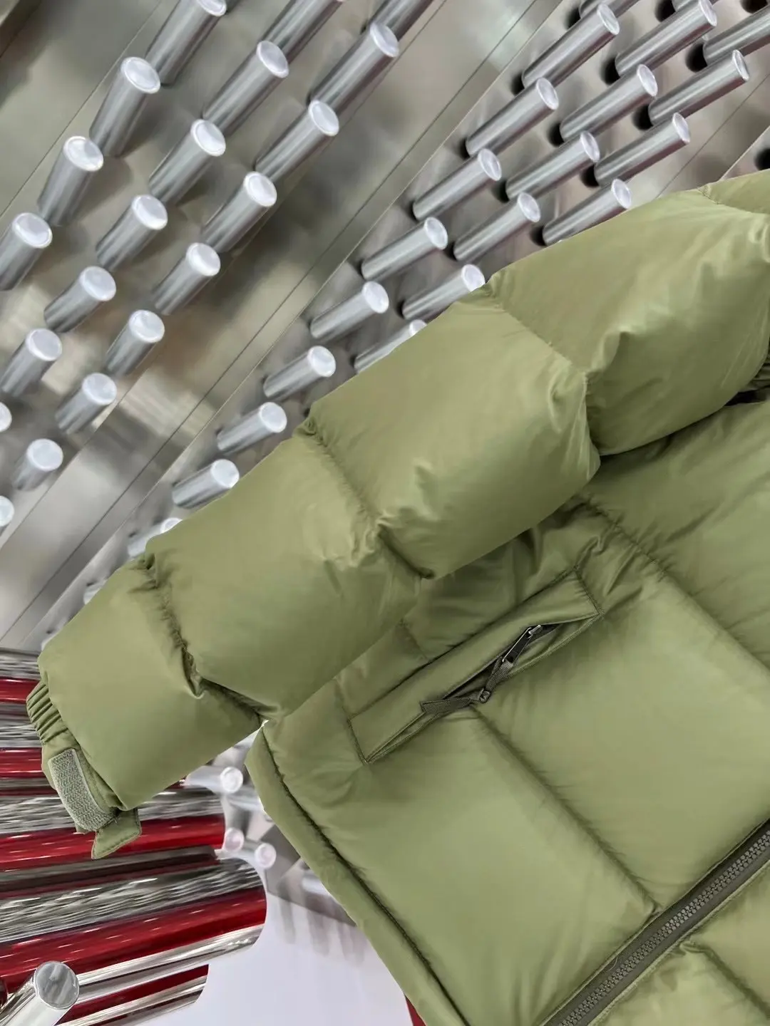 1996 Retro Nuptse Down-Filled Puffer Jacket D37022060 — view 3