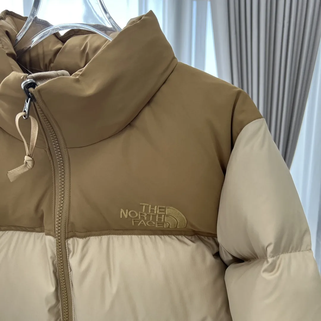 1996 Retro Nuptse Down-Filled Puffer Jacket D37022062 — view 5