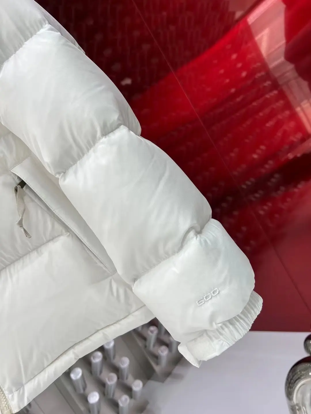 1996 Retro Nuptse Down-Filled Puffer Jacket D37022061 — view 5
