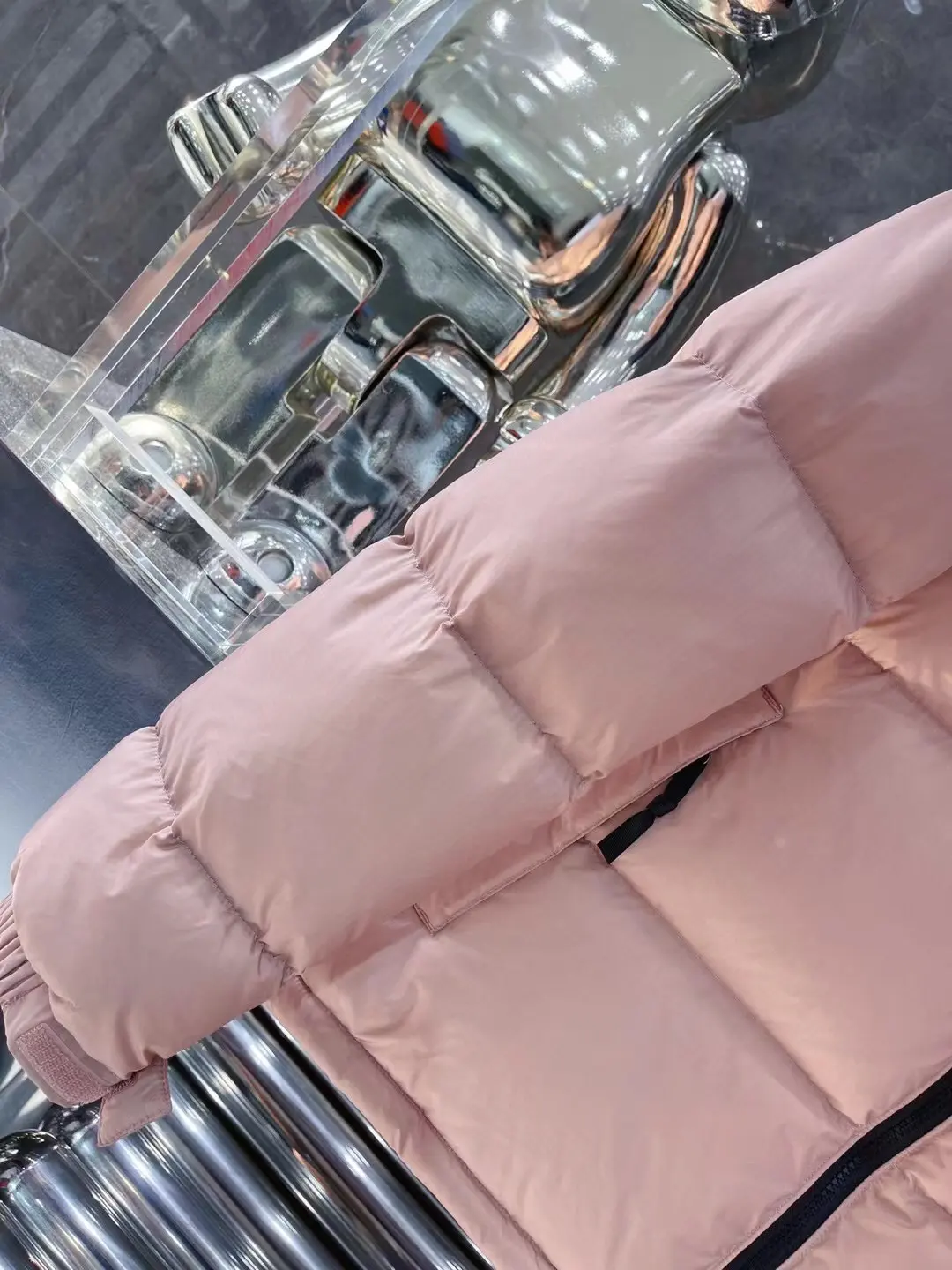 1996 Retro Nuptse Down Jacket D37022056 — view 4