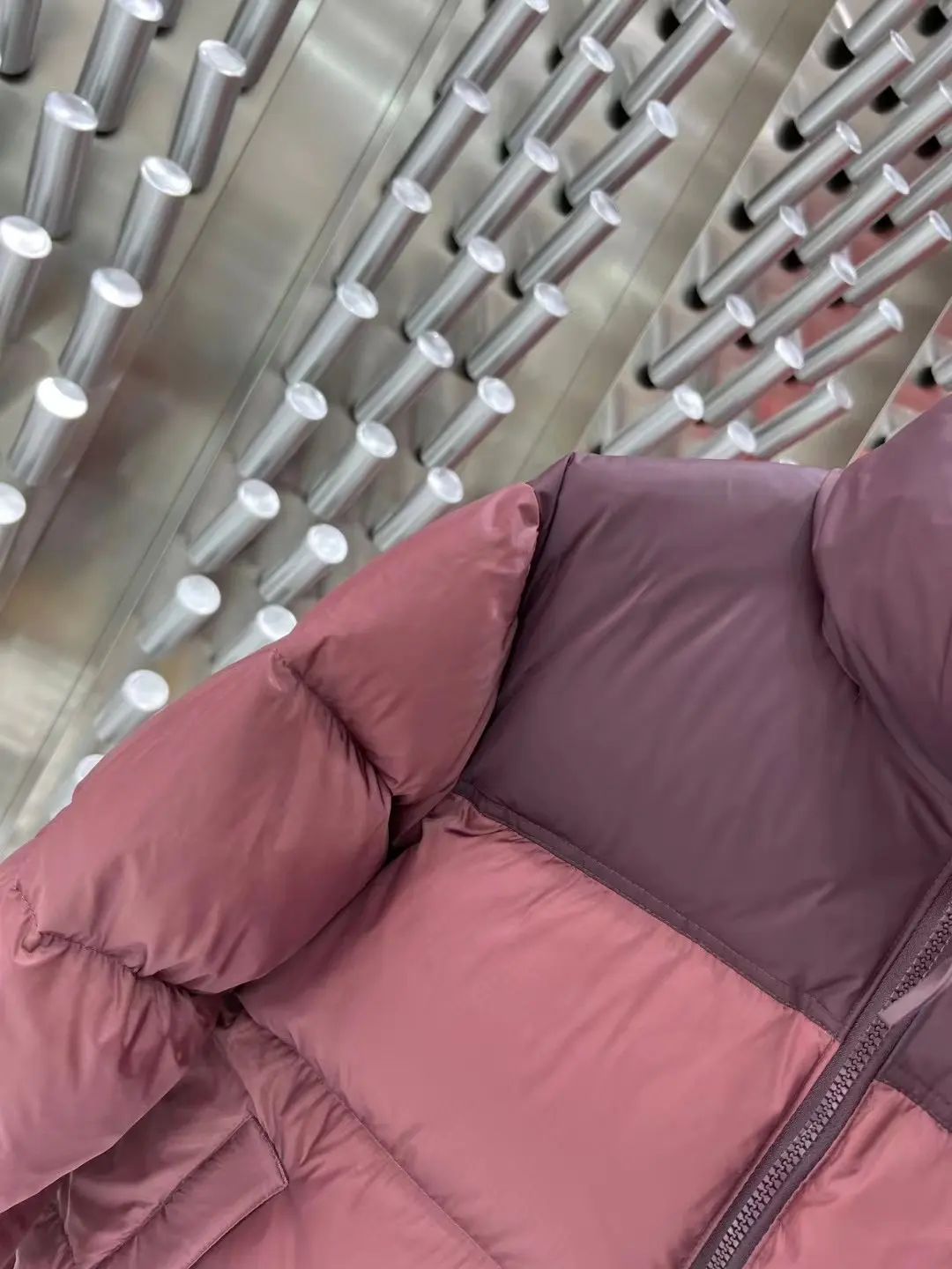 1996 Retro Nuptse Down Jacket D37022059 — view 4