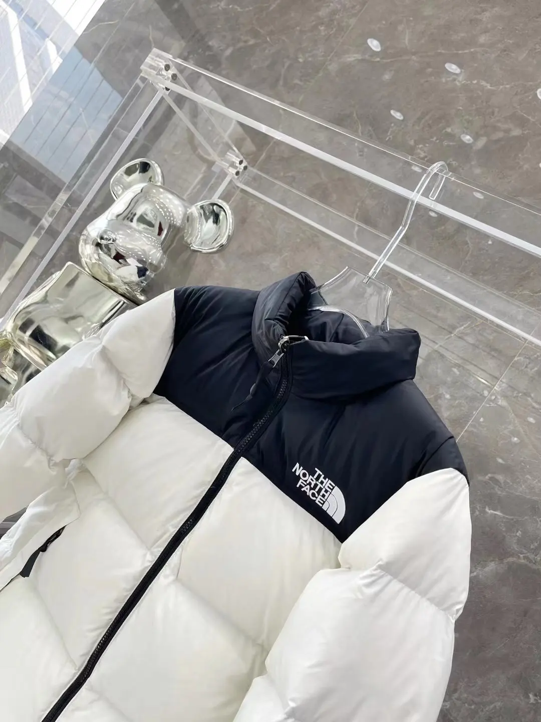 1996 Retro Nuptse Down Jacket D37022054 — view 3