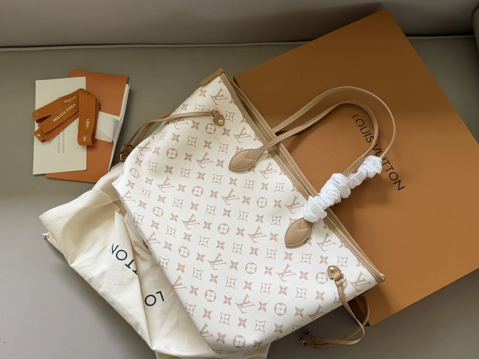 Neverfull MM Monogram Tote Bag D37018278 — view 2