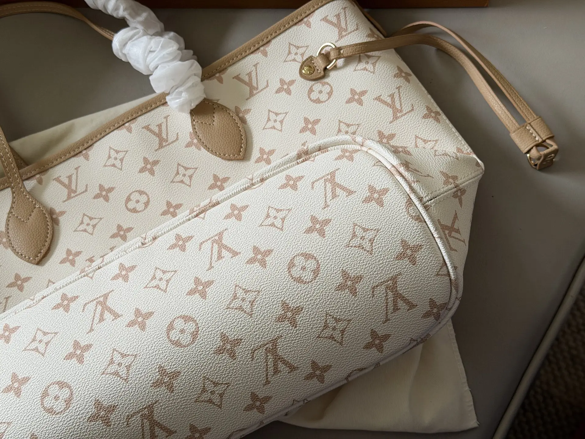 Neverfull MM Monogram Tote Bag D37018278 — view 4