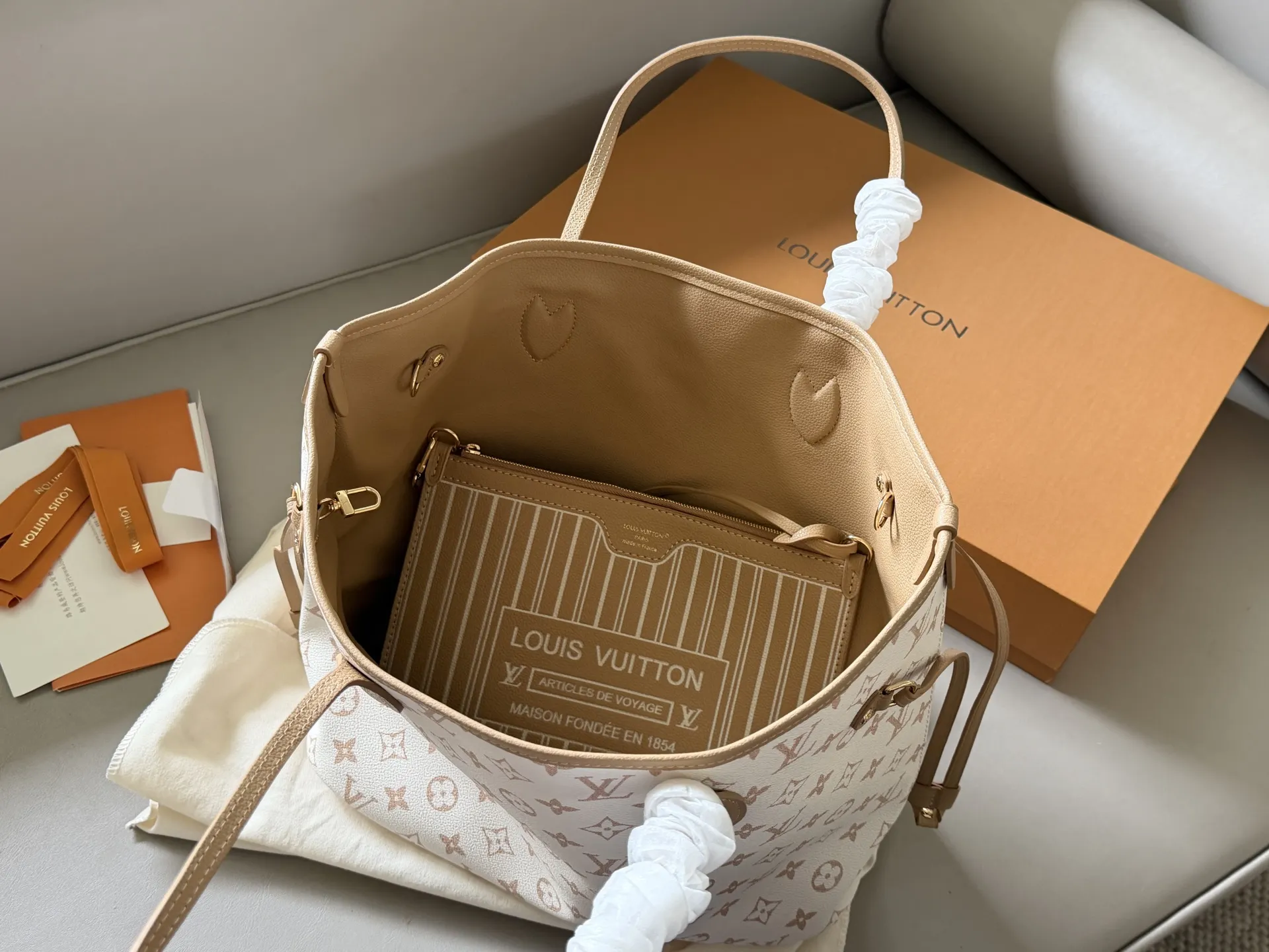 Neverfull MM Monogram Tote Bag D37018278 — view 5