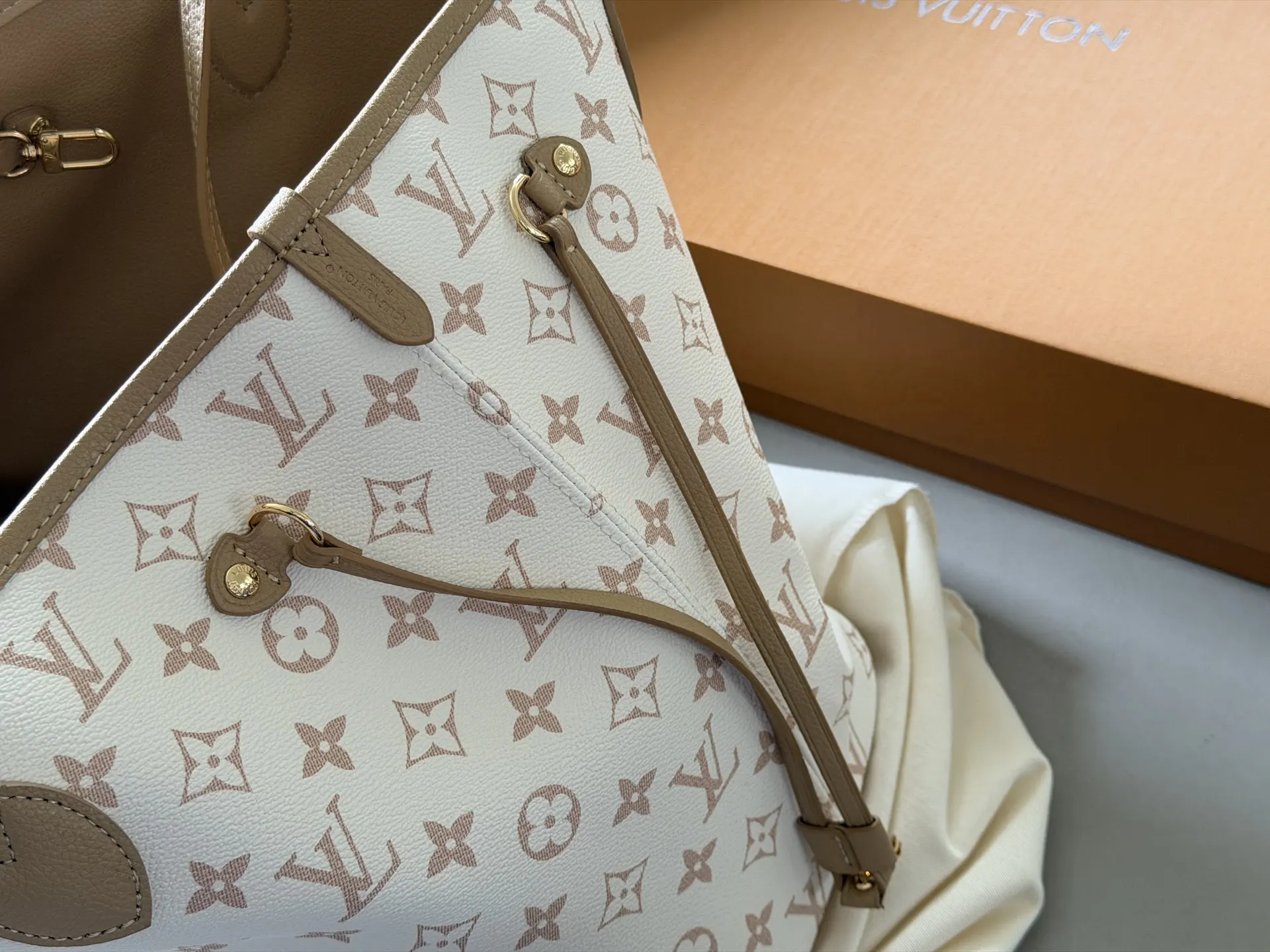 Neverfull MM Monogram Tote Bag D37018278 — view 7