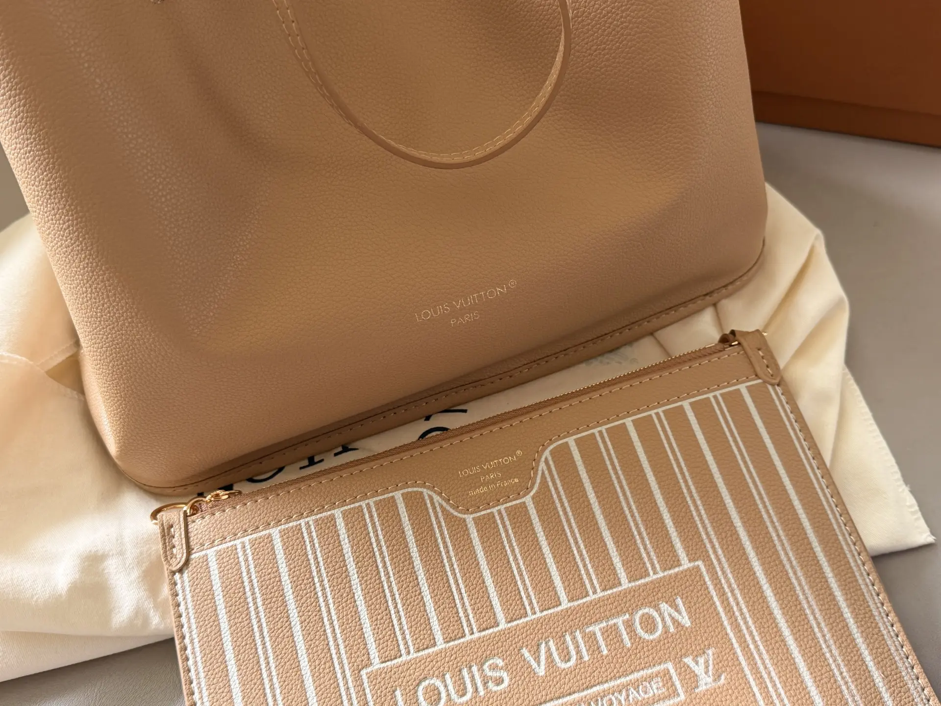 Neverfull MM Monogram Tote Bag D37018278 — view 8
