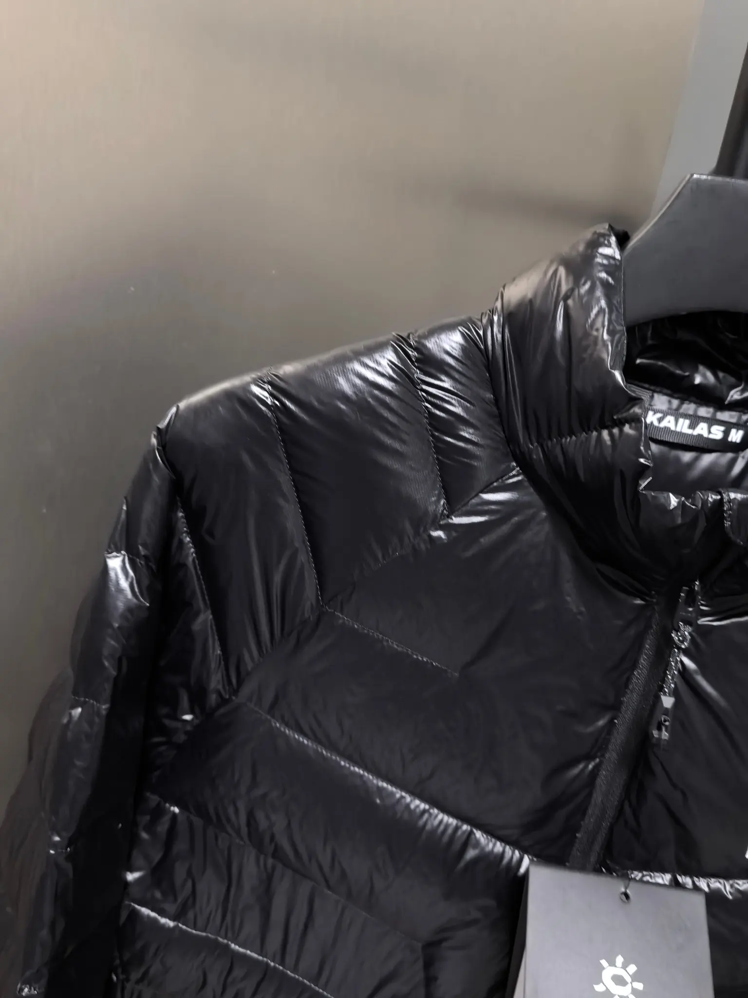 GT Zero 900-Fill Lightweight Down Jacket D38015590 — view 2
