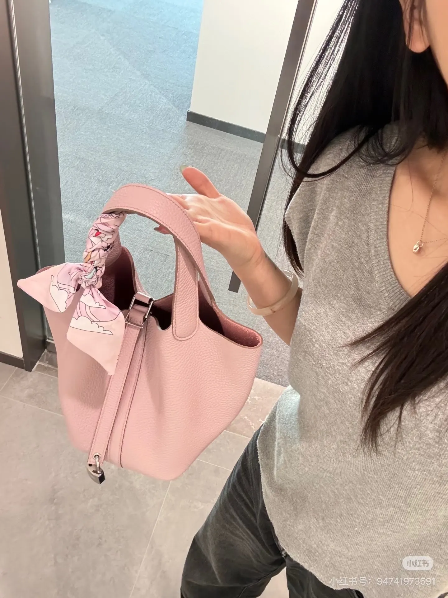 Picotin 18 Grained Leather Bucket Bag D38518048