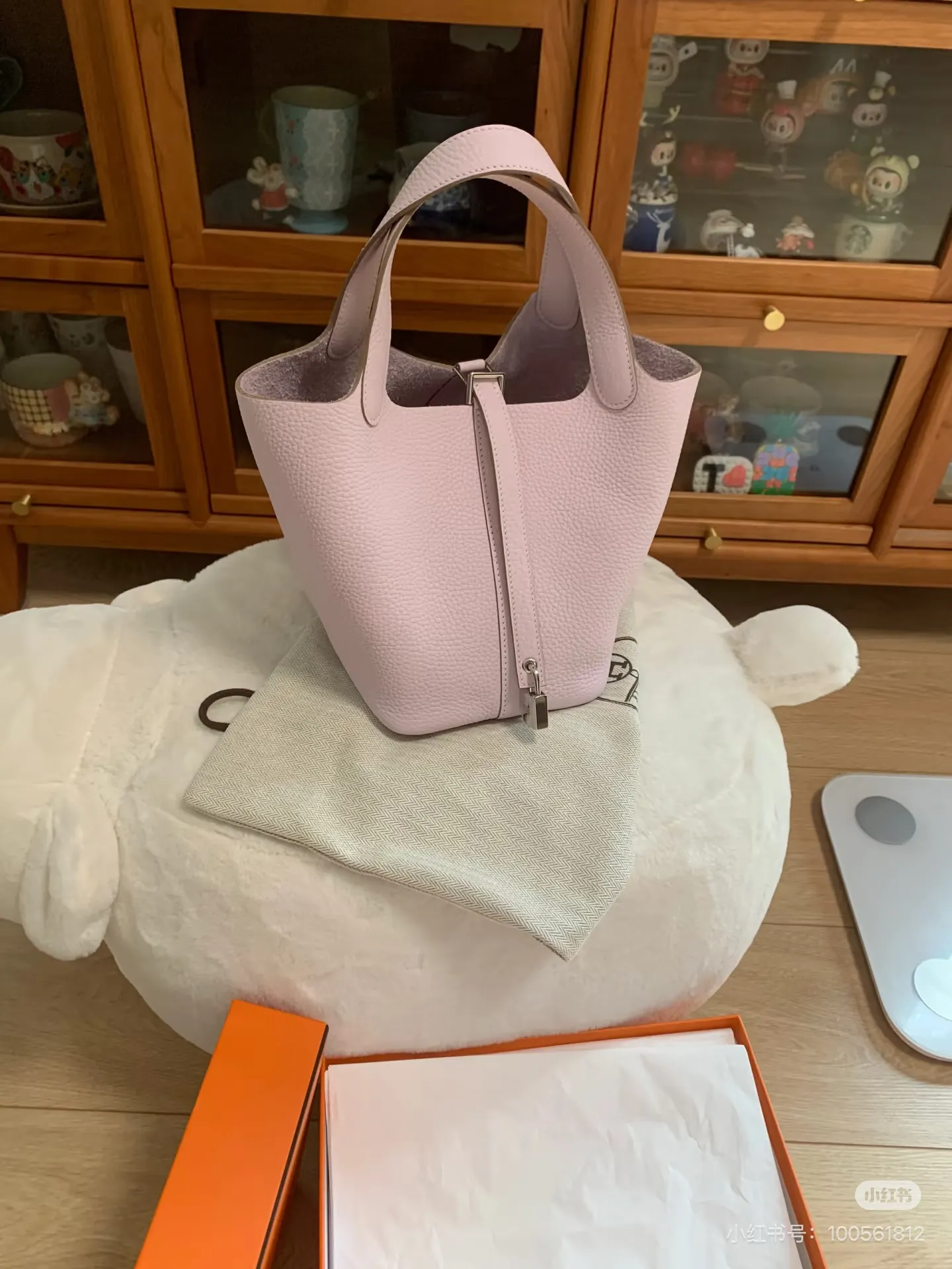 Picotin 18 Grained Leather Bucket Bag D38518048 — view 2