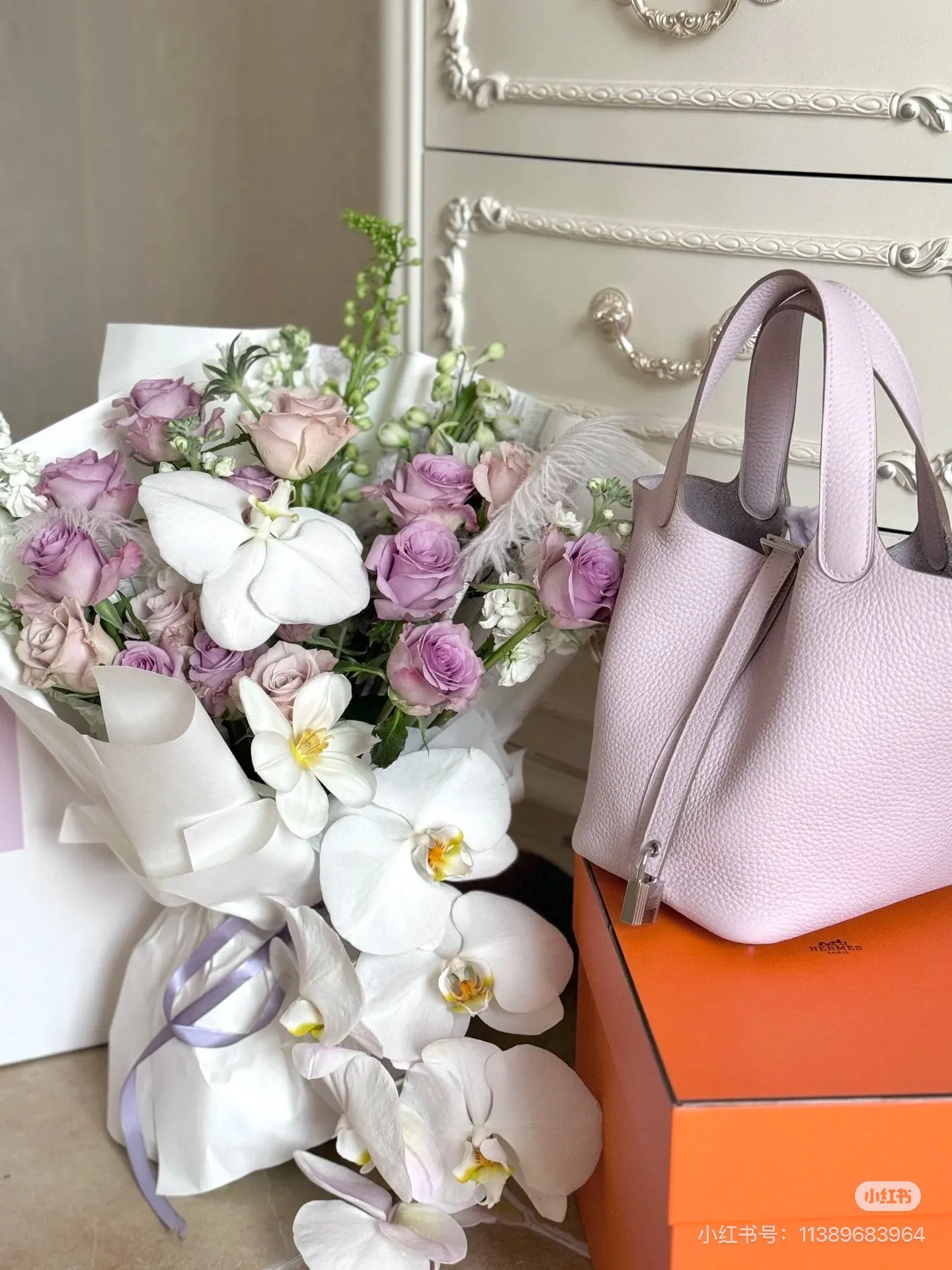 Picotin 18 Grained Leather Bucket Bag D38518048 — view 4