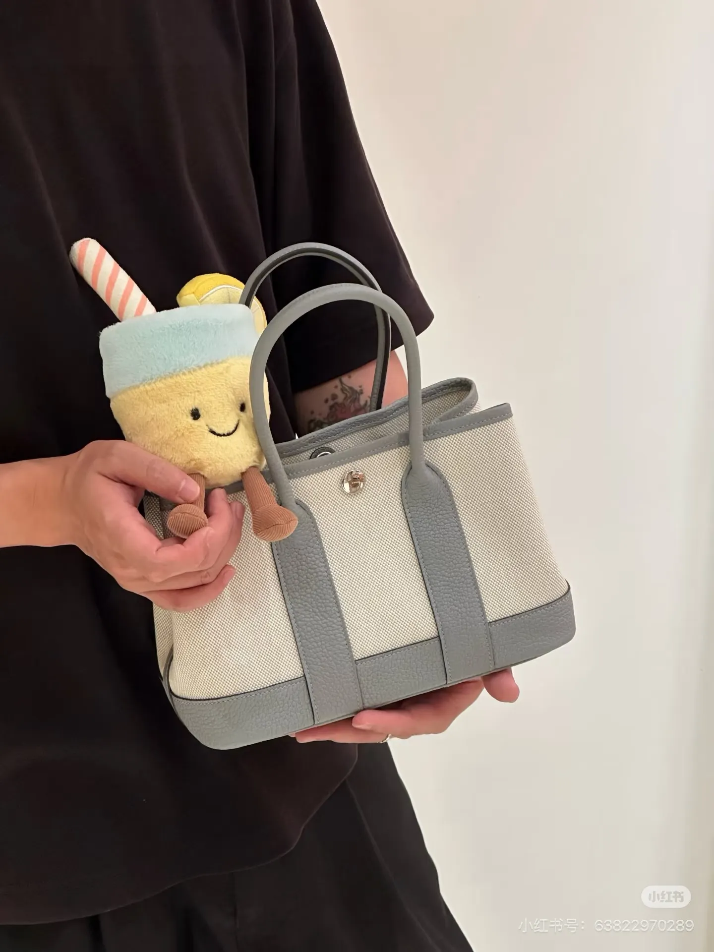Mini Garden Party Canvas & Leather Tote D39017982 — view 6