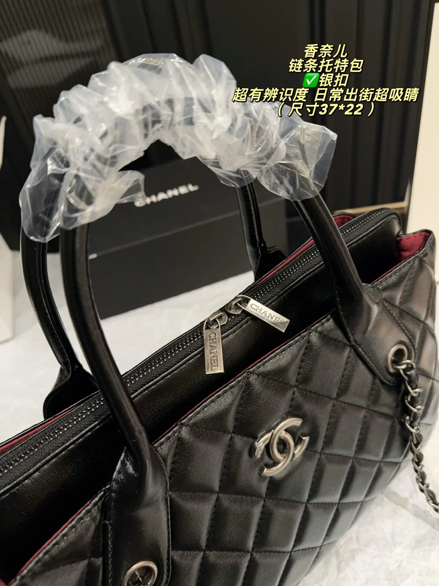 Quilted Chain-Strap Tote Bag D39017828 — view 5