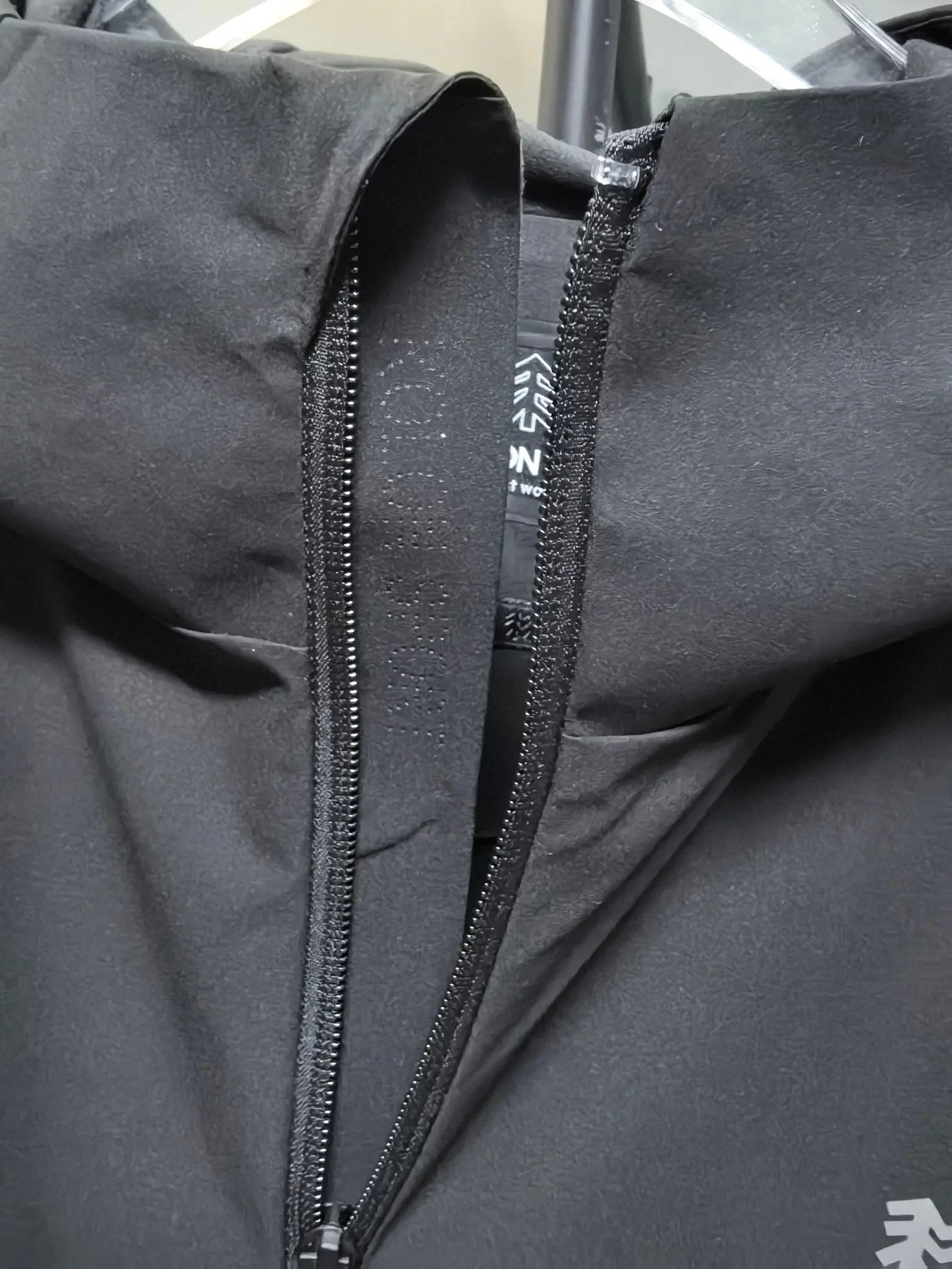 KR-Reviver GORE-TEX Windstopper Softshell Jacket D39522116 — view 10