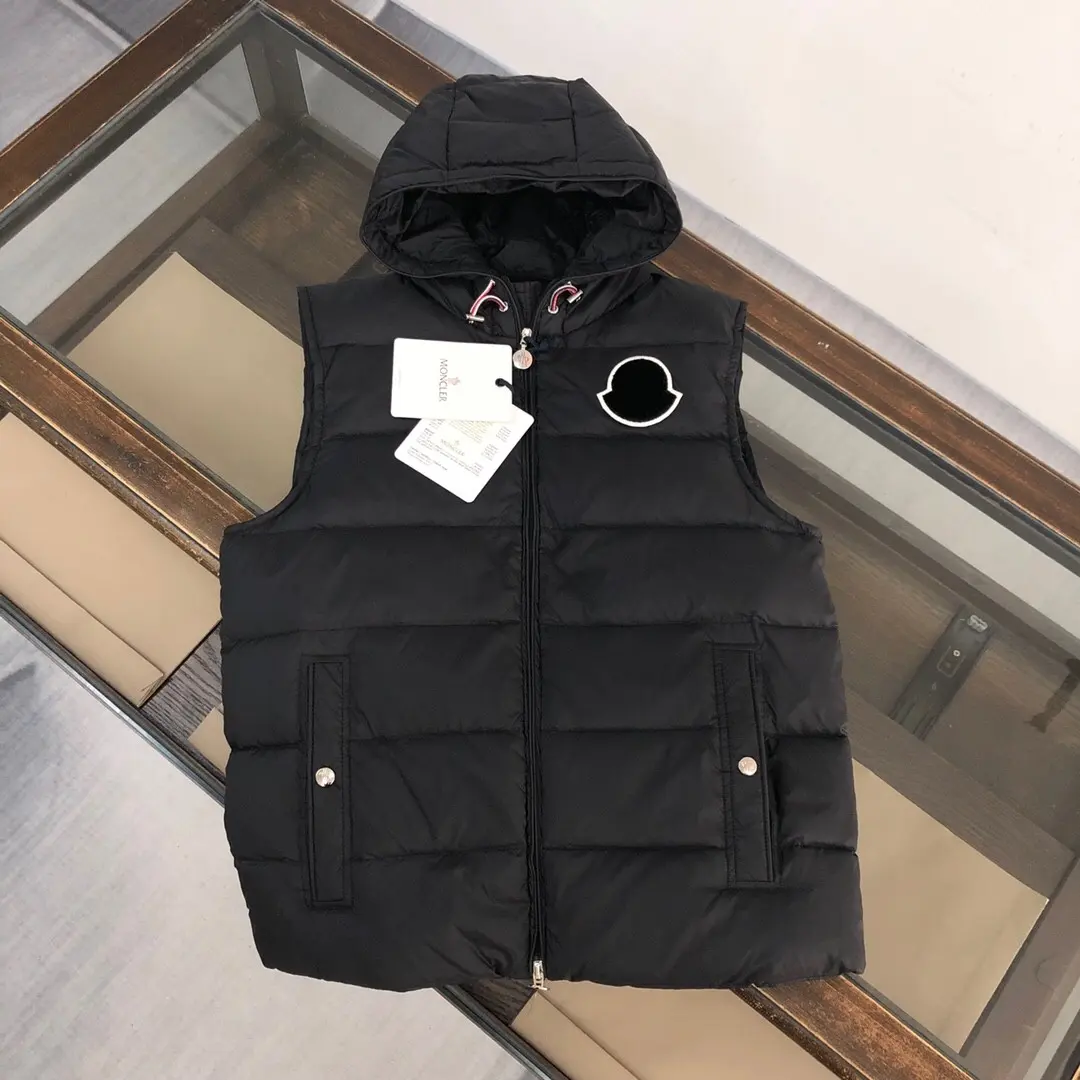 Hooded Down-Filled Gilet D42022165