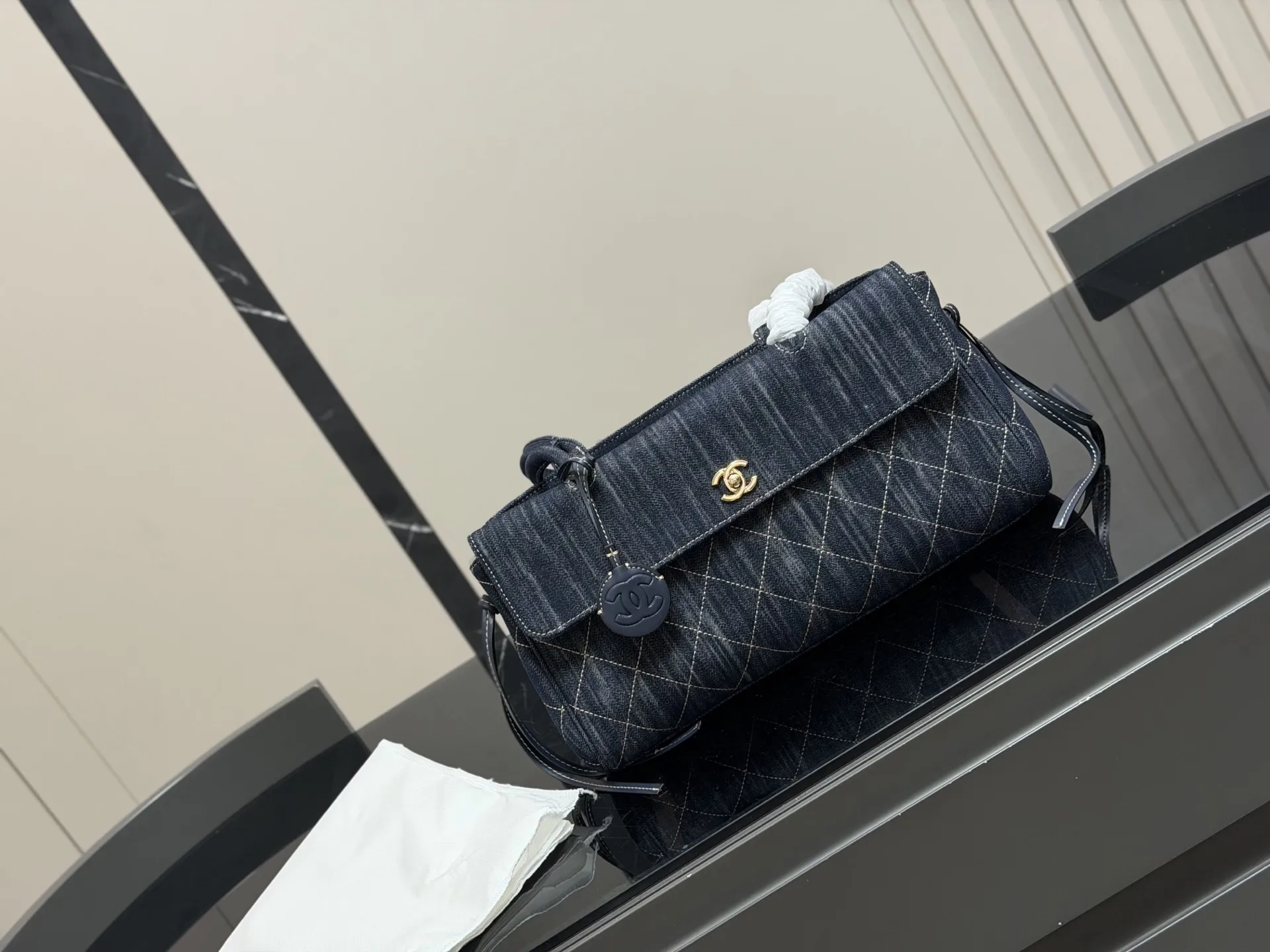 Vintage Cerf Denim Shoulder Bag D42018517