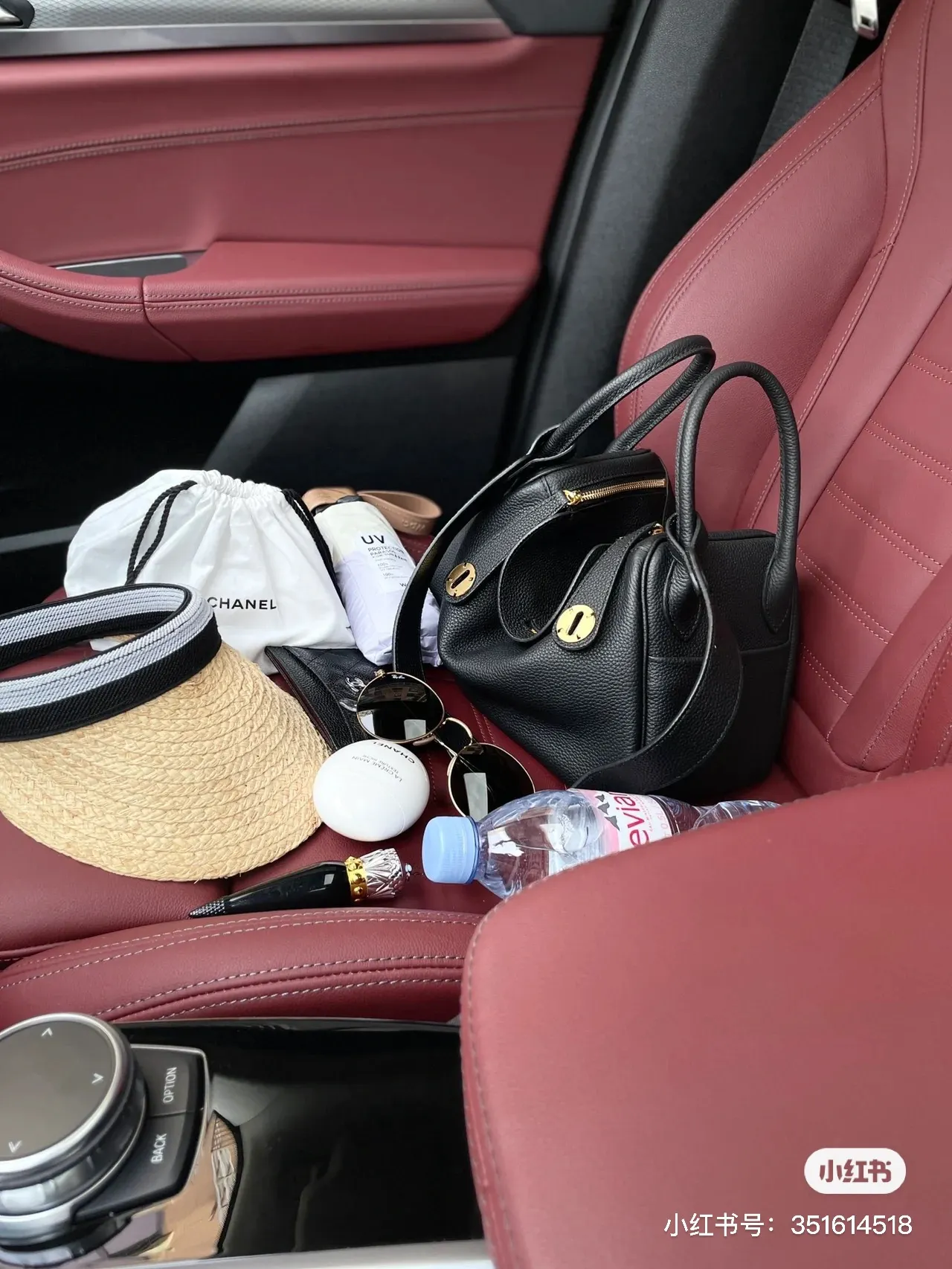 Lindy 26 Grained Leather Top-Handle Bag D43018501 — view 5