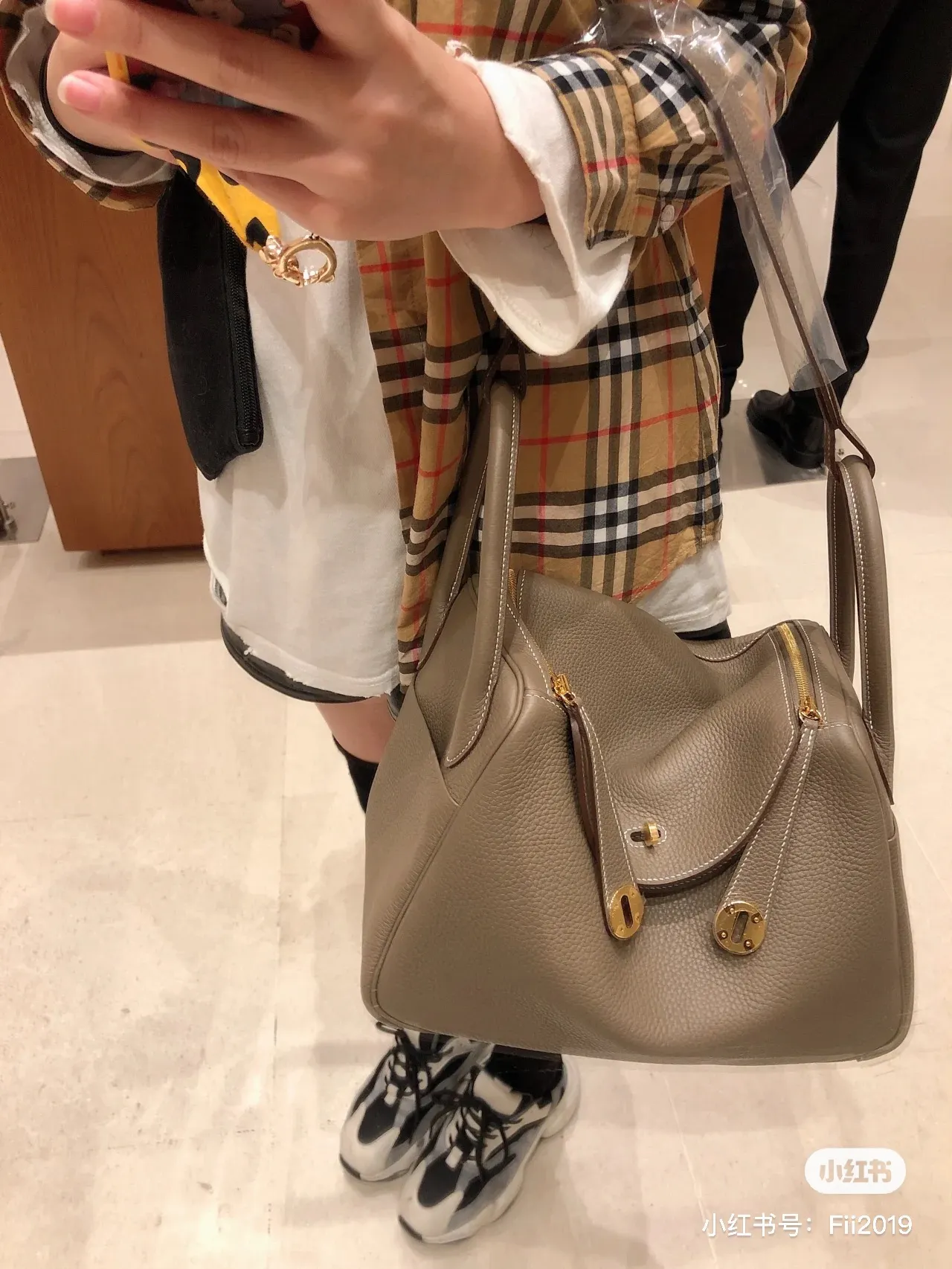 Lindy Top-Handle Bag in Togo Leather D43018503 — view 2