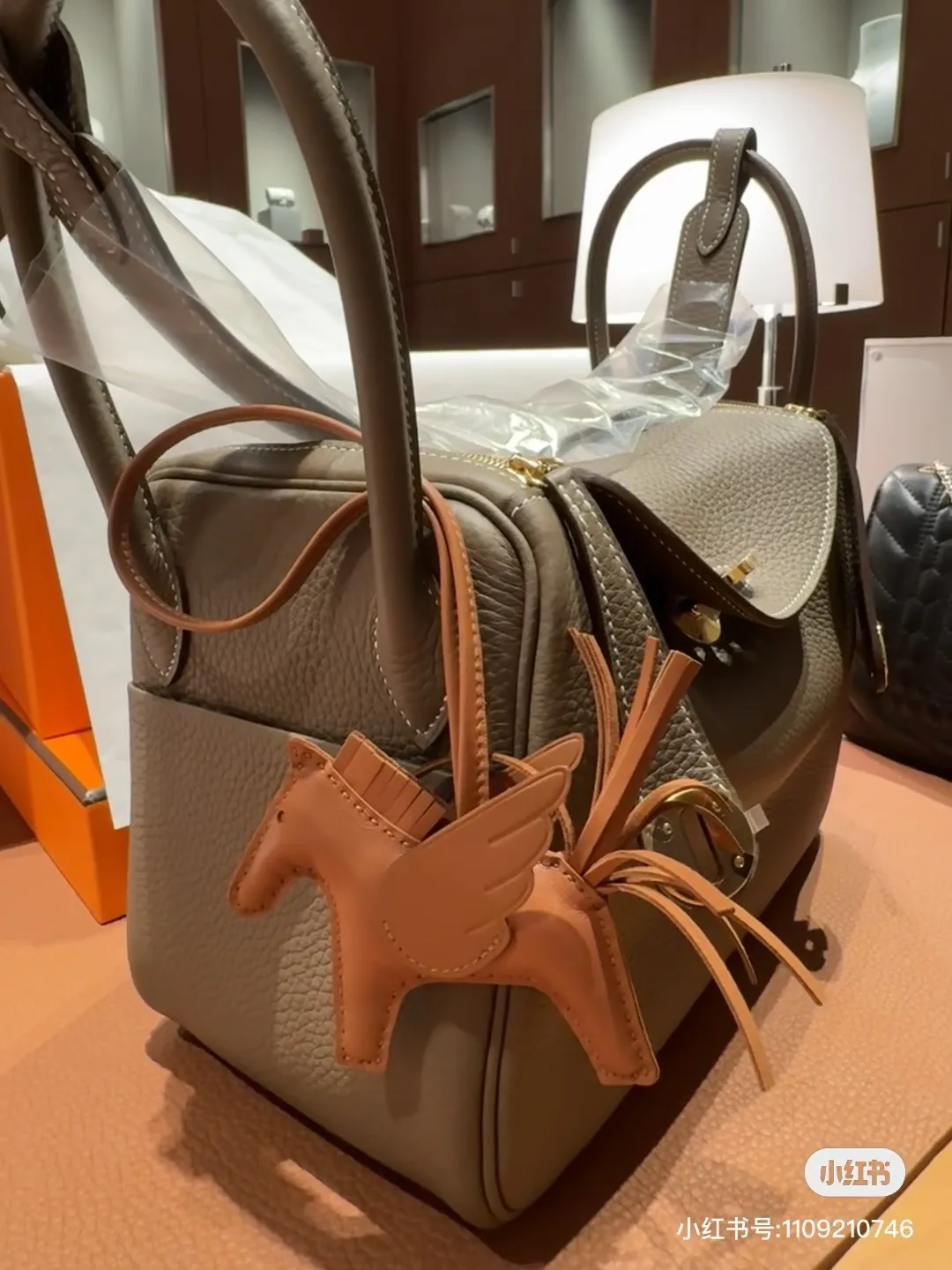 Lindy Top-Handle Bag in Togo Leather D43018503 — view 7