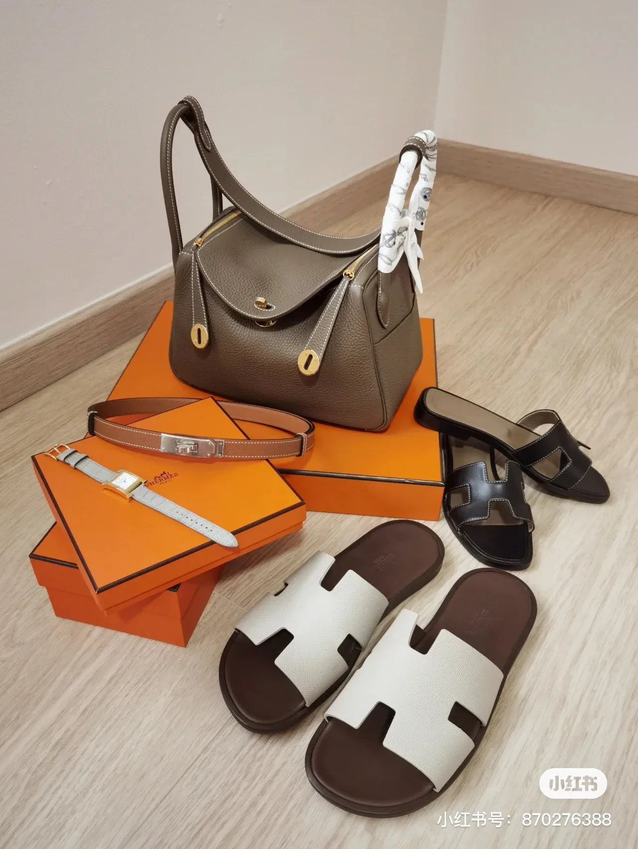 Lindy Top-Handle Bag in Togo Leather D43018503 — view 9