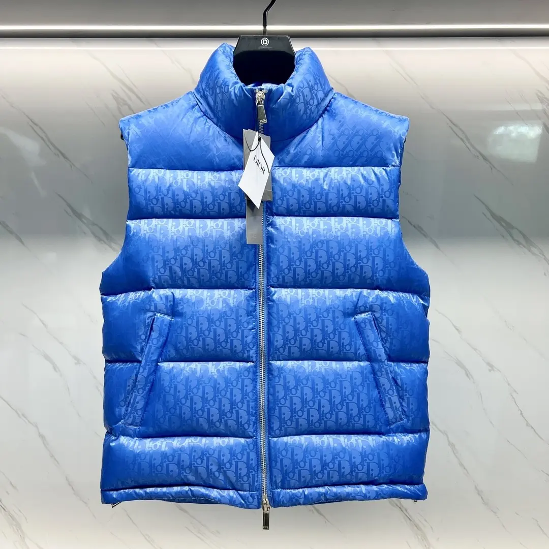Oblique Jacquard Down-Filled Puffer Gilet D44022155 — view 2