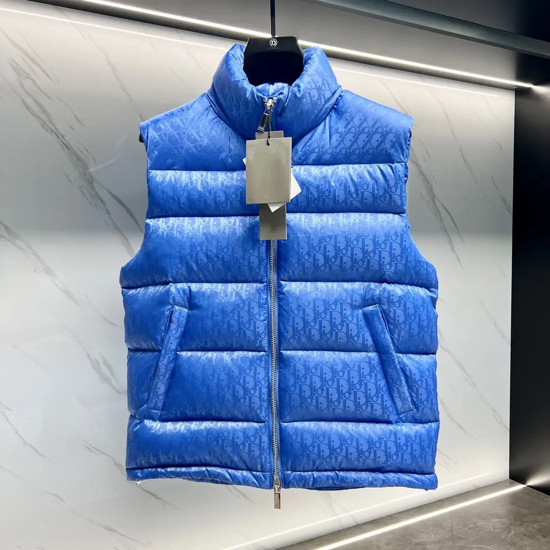 Oblique Jacquard Down-Filled Puffer Gilet D44022155 — view 3