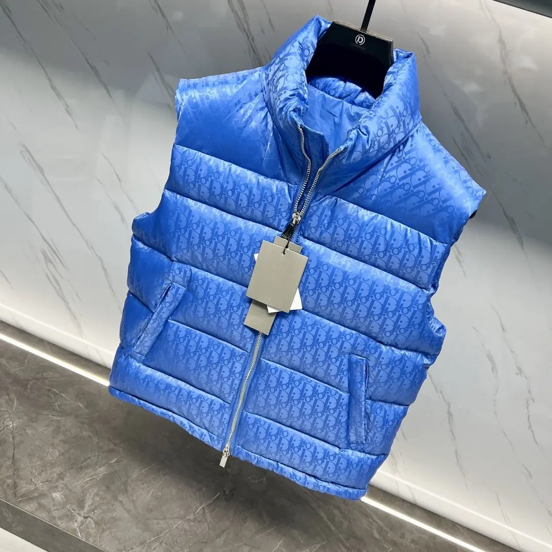 Oblique Jacquard Down-Filled Puffer Gilet D44022155 — view 6