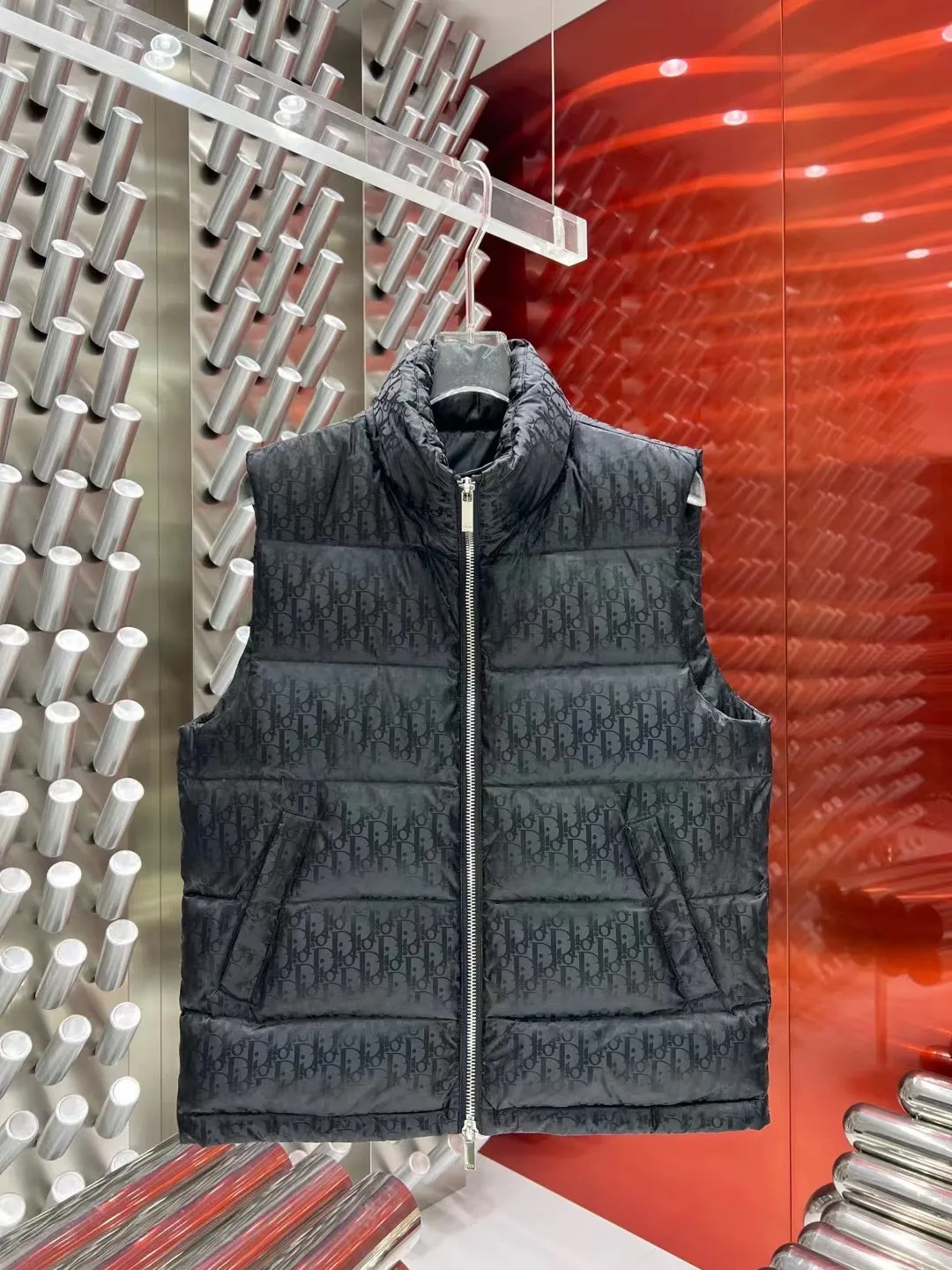 Oblique Jacquard Down-Filled Gilet D44022157