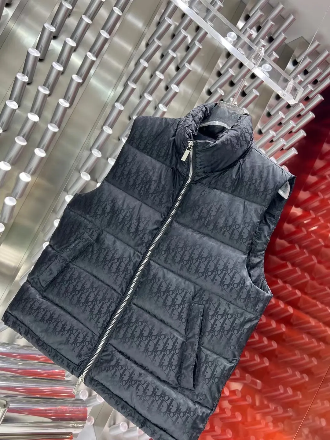 Oblique Jacquard Down-Filled Gilet D44022157 — view 5