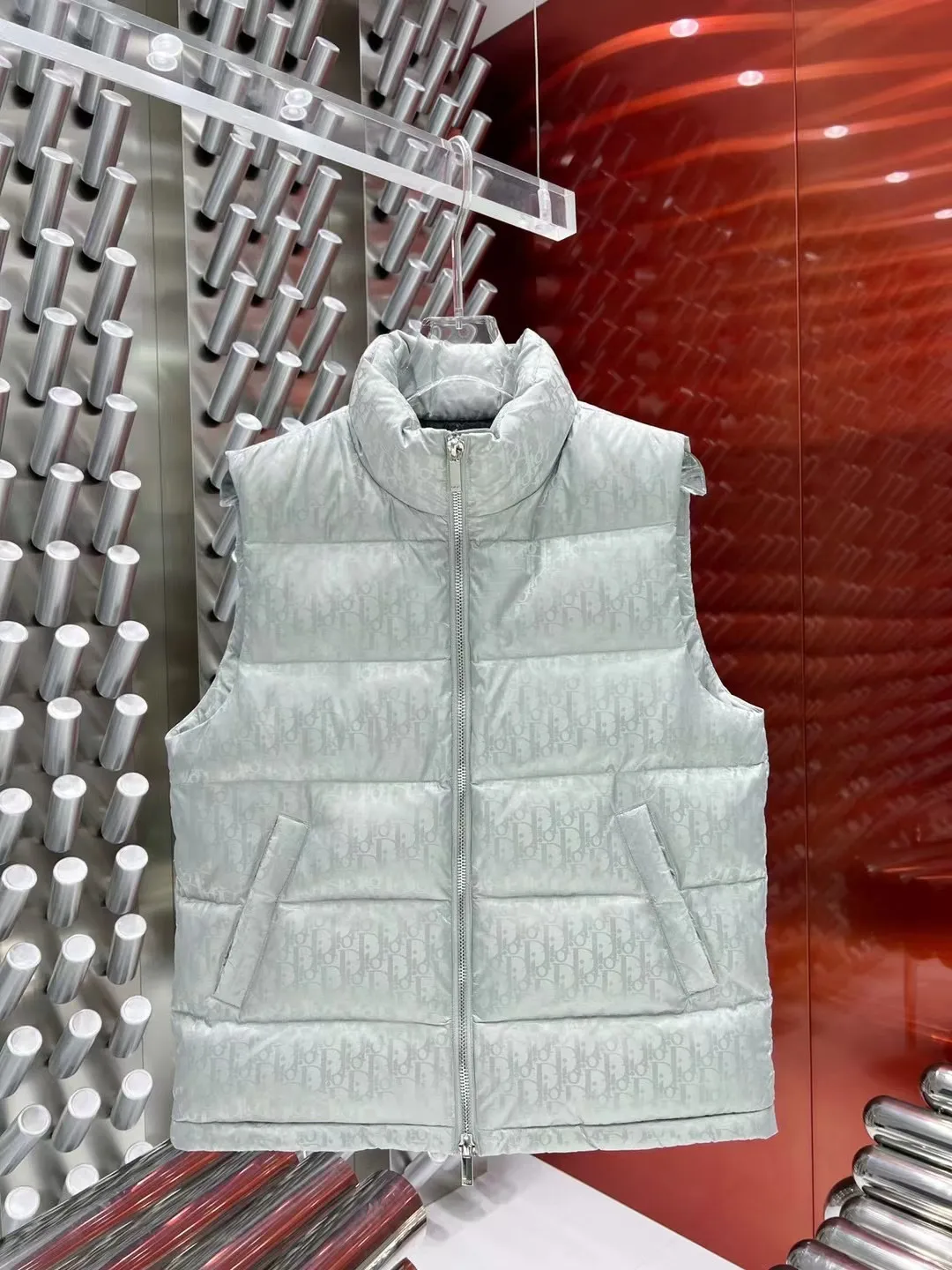 Oblique Jacquard Down-Filled Gilet D44022156