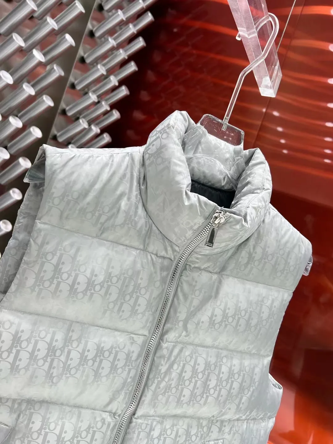 Oblique Jacquard Down-Filled Gilet D44022156 — view 5